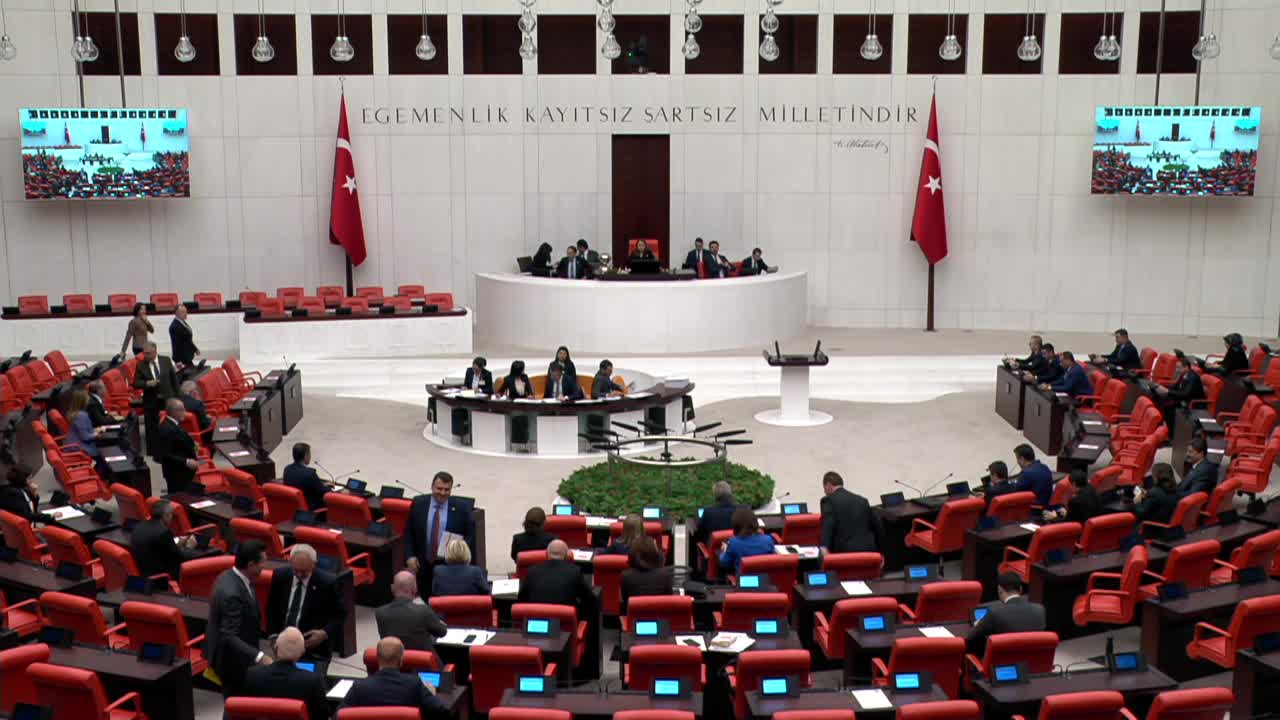 GÜLİZAR BİÇER KARACA: "DÜN 11 İLİMİZDE HALA EN TEMEL HAKLARA ERİŞEMEMİŞ YÜZ BİNLERCE İNSANIMIZIN ÇIĞLIKLARIYLA KARŞI KARŞIYA KALDIK. GERİDE KALANLARIN ÇIĞLIKLARINI DUYMAK, BU PARLAMENTONUN ASLİ GÖREVLERİNDEN BİRİSİ OLMALIDIR VE OLMALIYDI"