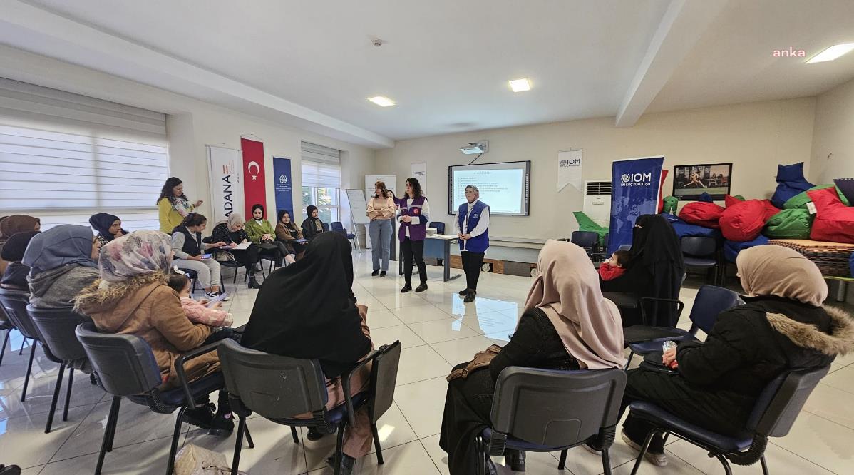 ADANA’DA KADINLARA “TOPLUMSAL CİNSİYET, KADIN VE ÜREME SAĞLIĞI” ANLATILDI
