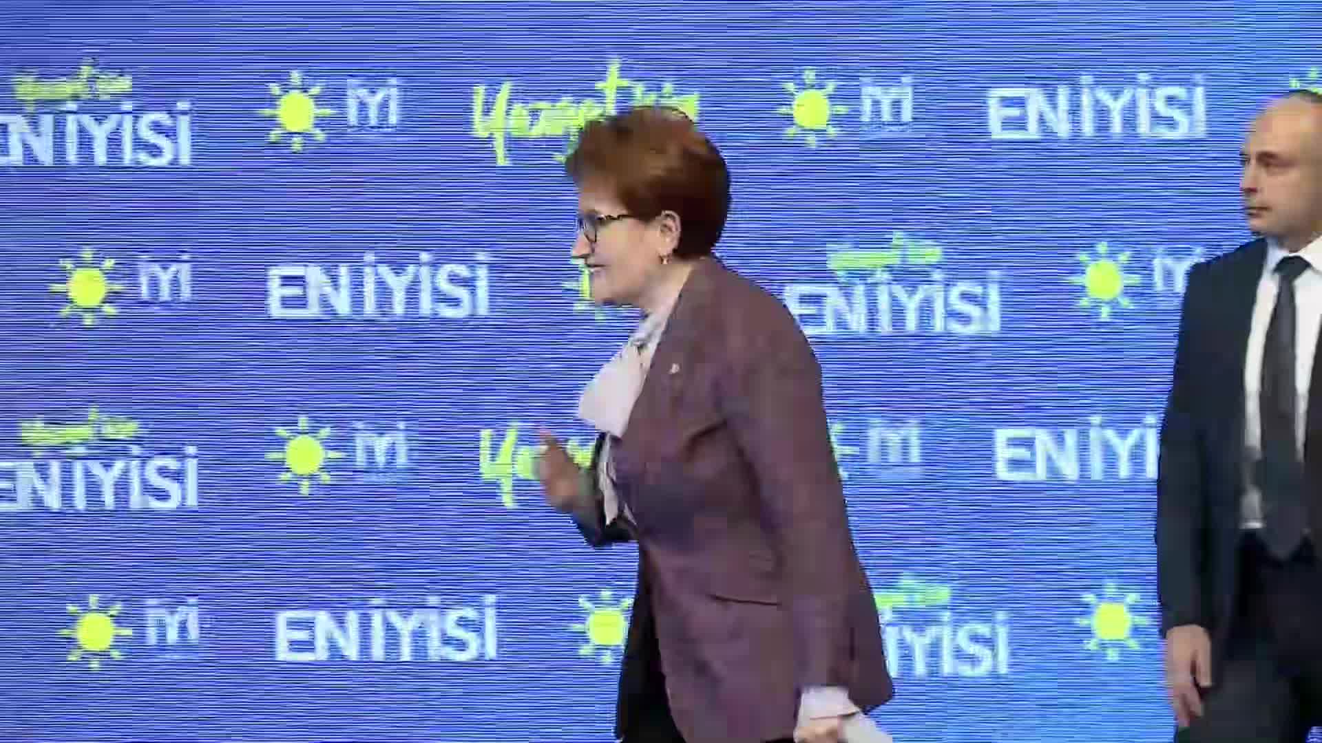 AKŞENER, YOZGAT’TA: “BİR TARAFTA AMPUL, BİR TARAFTA GÜNEŞ GİBİ PARLAYAN KARDEŞİNİZ, BASIN GÜNEŞE KESİN ELEKTRİĞİNİ”