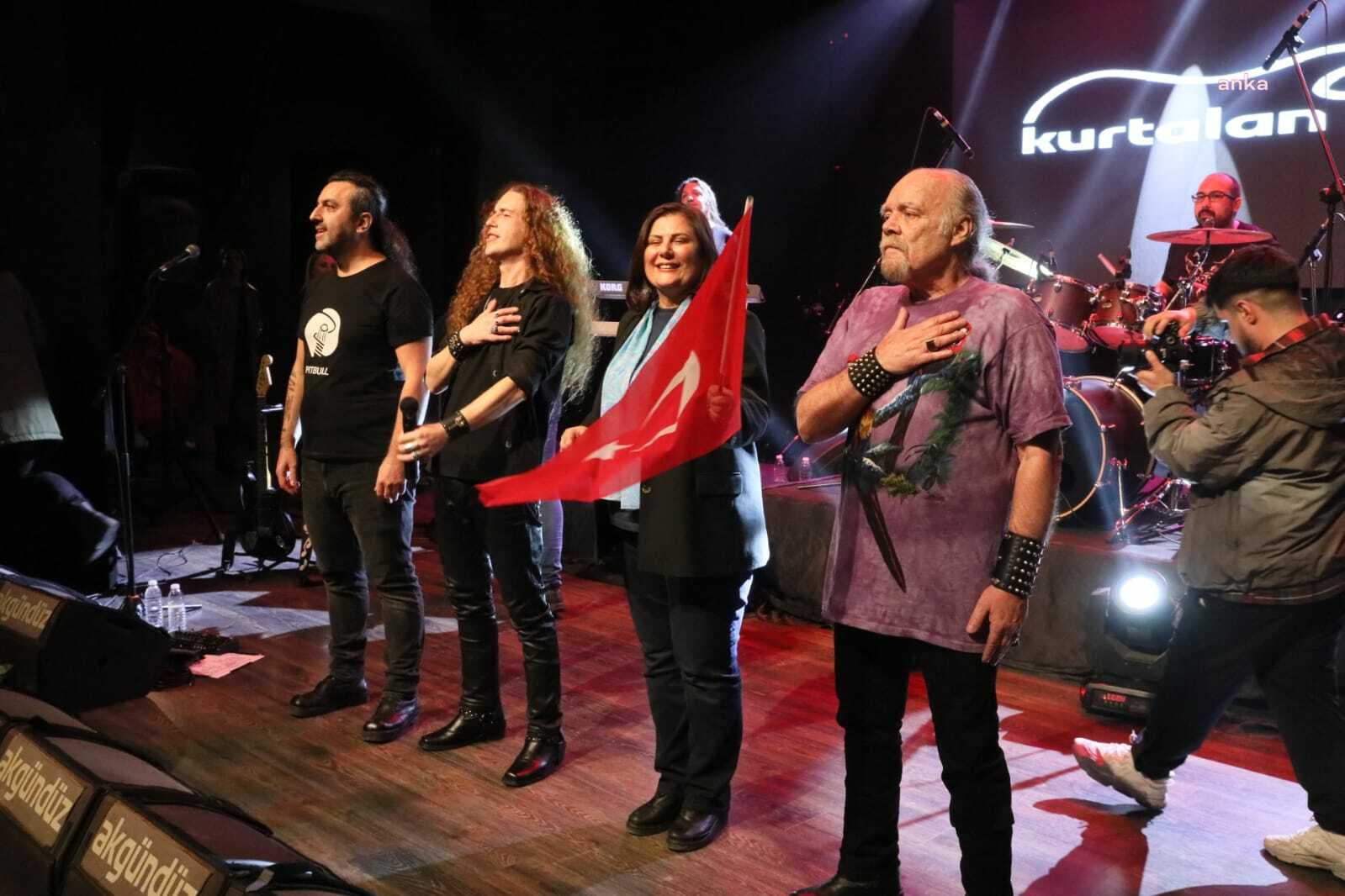 AYDIN BÜYÜKŞEHİR BELEDİYESİ, CEM KARACA VE BARIŞ MANÇO’YU KURTALAN EKSPRES KONSERİYLE ANDI