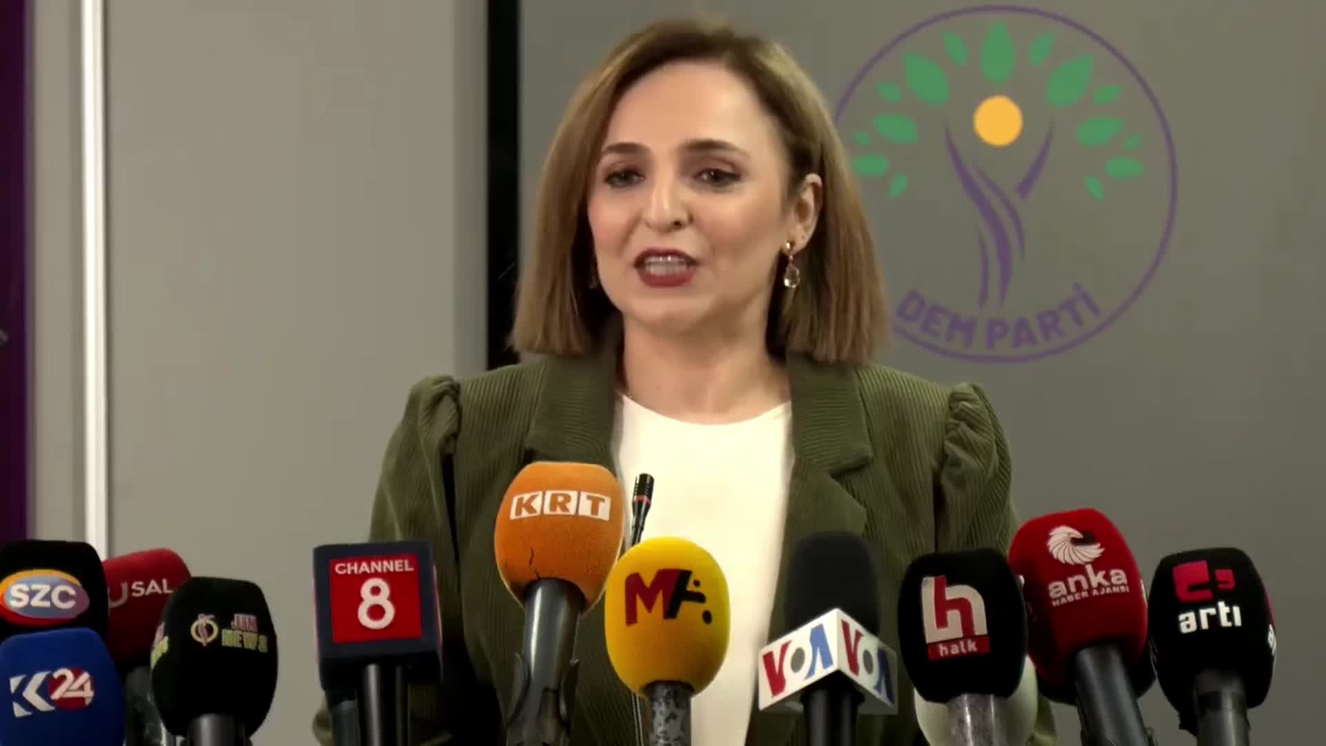 DEM PARTİ'NİN İSTANBUL EŞ BAŞKAN ADAYLARI MERAL DANIŞ BEŞTAŞ VE MURAT ÇEPNİ