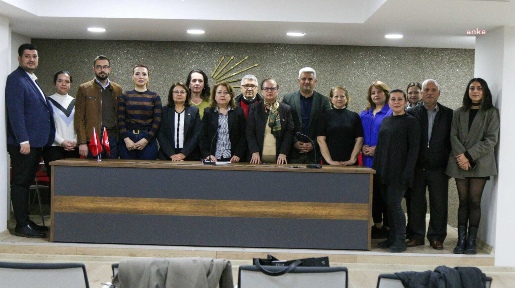 CHP'Lİ KADINLAR 81 İLDE ORTAK AÇIKLAMA YAPTI: MEDENİ KANUN İÇİN SİL BAŞTAN DİYENLERİ SİYASETTEN SİLECEĞİZ