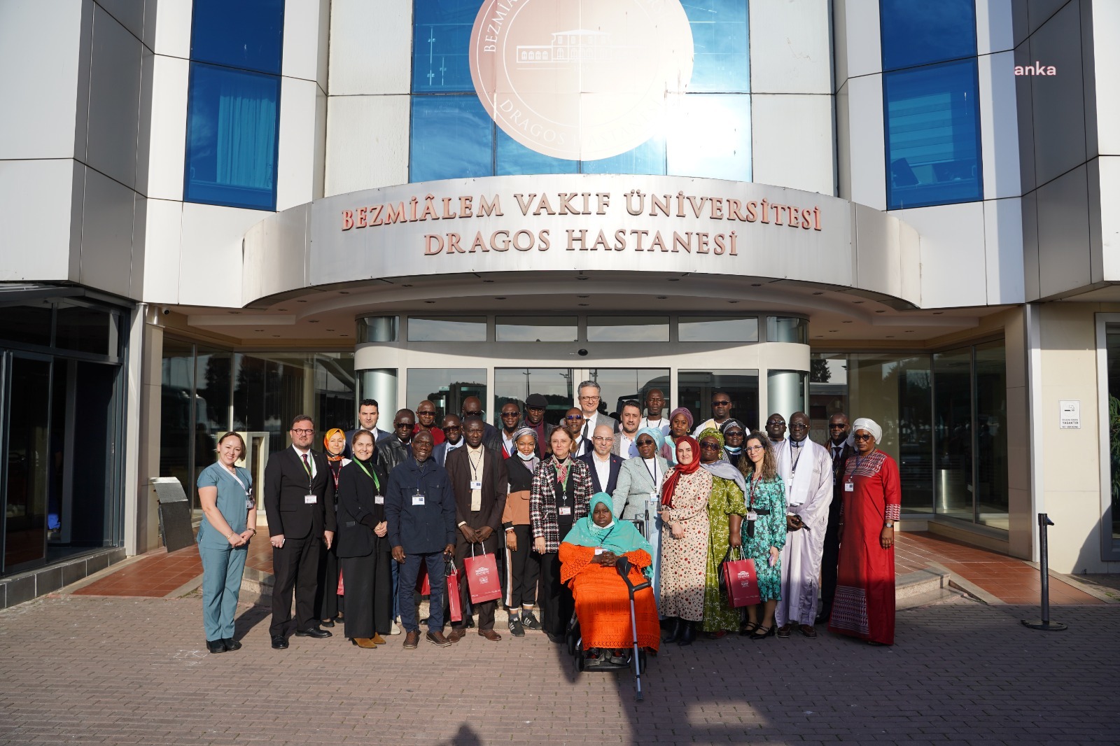 SENEGAL'DEN GELEN HEYET, BEZMİÂLEM VAKIF ÜNİVERSİTESİ HASTANESİ'Nİ ZİYARET ETTİ