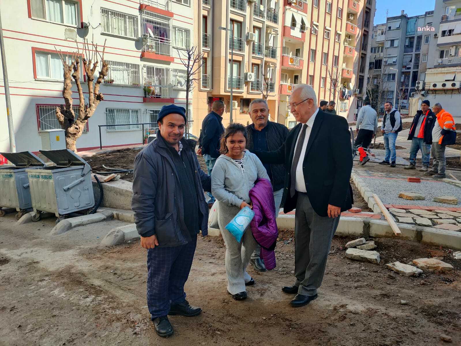 KARABAĞLAR BELEDİYE BAŞKANI SELVİTOPU, VATAN MAHALLESİ’NDEKİ ÜSTYAPI ÇALIŞMALARINI YERİNDE İNCELEDİ
