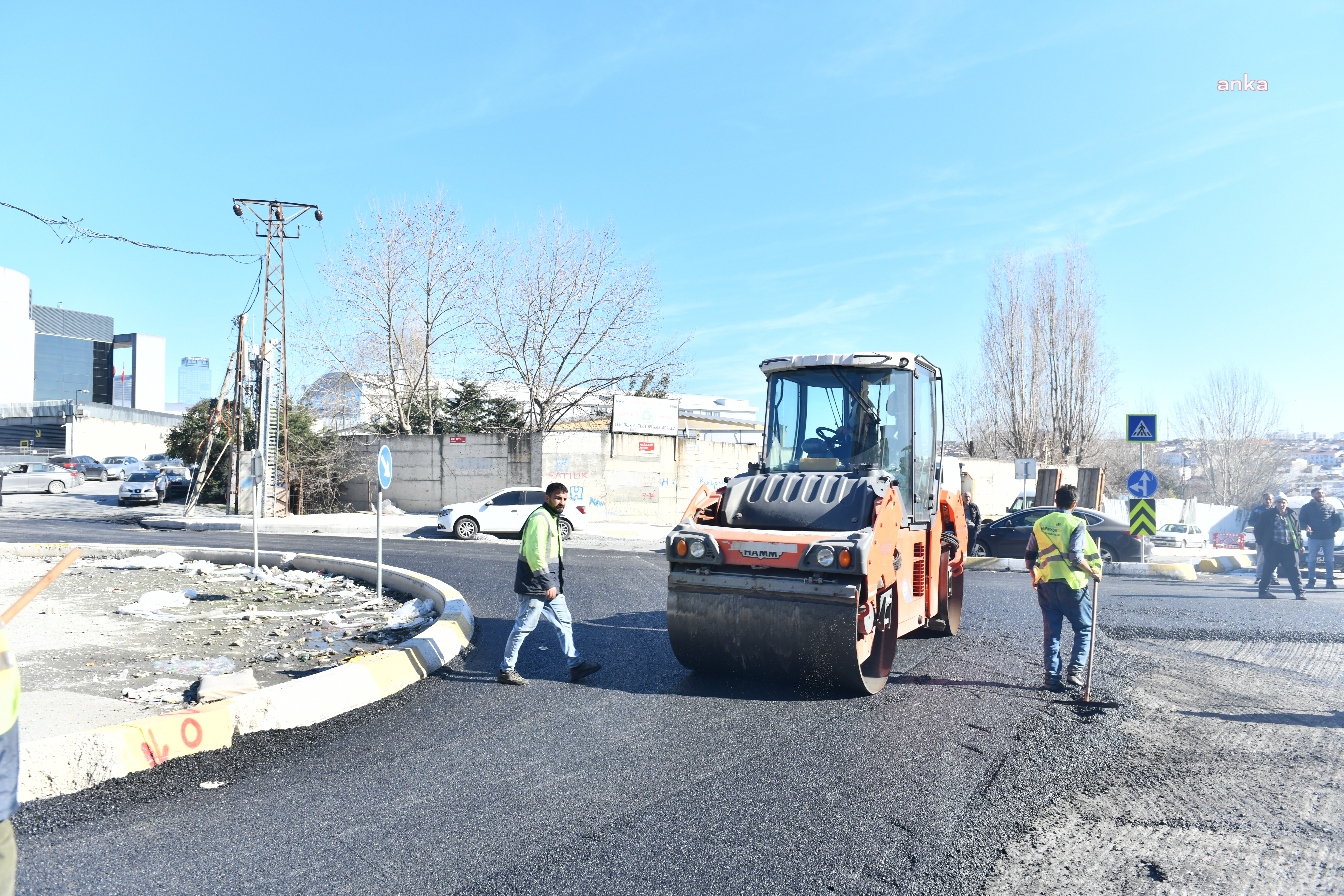 ESENYURT BELEDİYESİ’NDEN OSMANGAZİ MAHALLESİ’NDE ASFALT ÇALIŞMASI