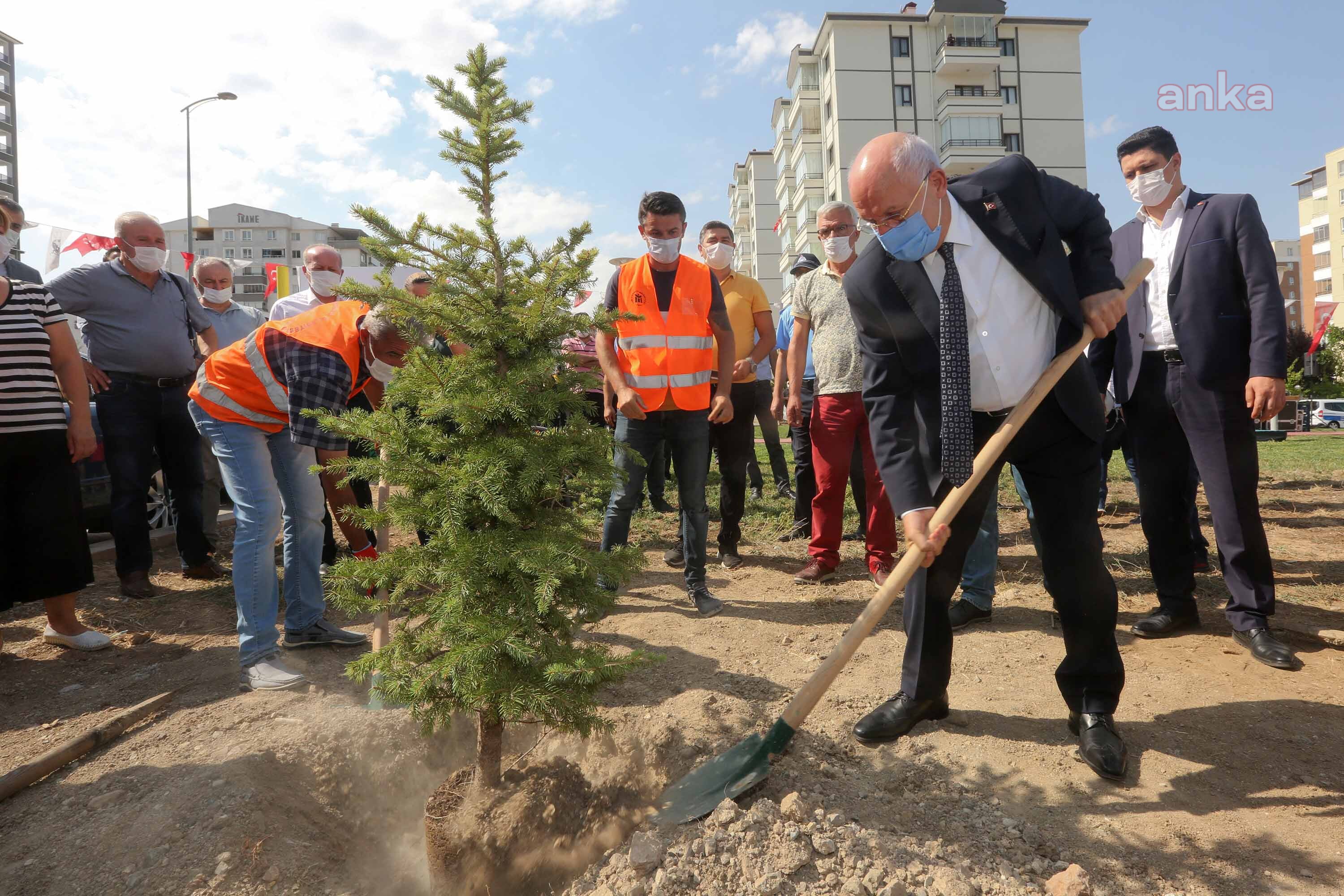 YENİMAHALLE'DEN BELEDİYE ÇALIŞANLARI İÇİN HATIRA ORMANI