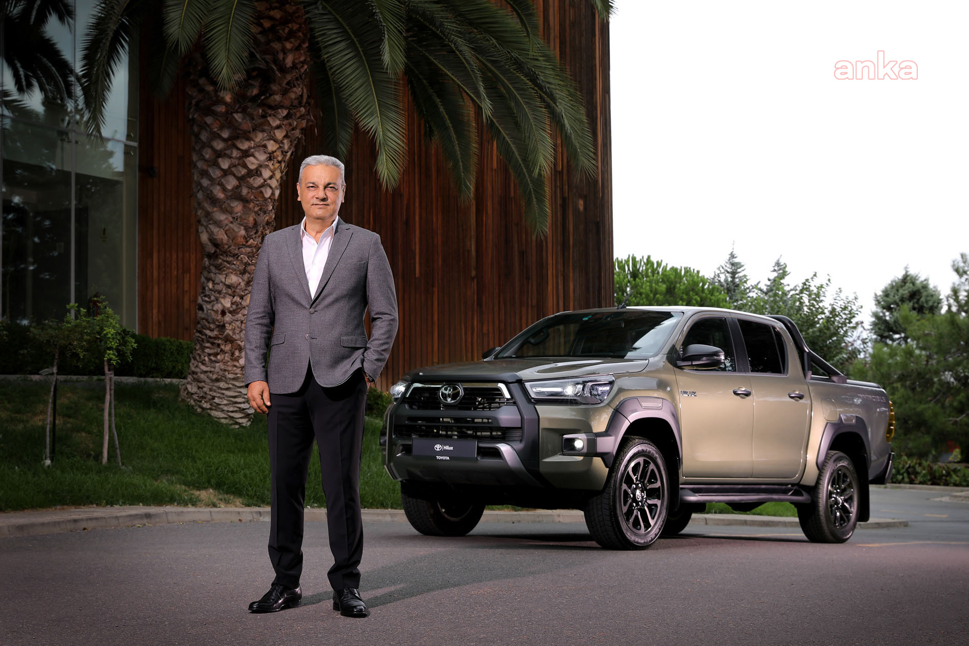 YENİ TOYOTA HİLUX 252 BİN TL FİYATLA SATIŞA SUNULDU