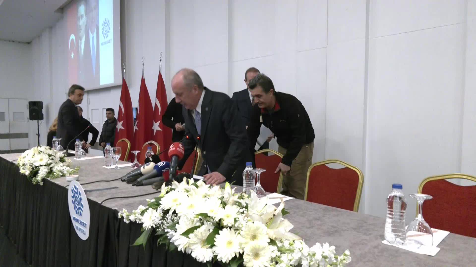 MEMLEKET PARTİSİ 79 SEÇİM ÇEVRESİNDE BELEDİYE BAŞKAN ADAYLARINI AÇIKLADI... MUHARREM İNCE: “BİR ÜLKEDE AYM BAŞKANI, ‘AYM’NİN KARARLARINA UYUN’ DİYE ÇIRPINIYORSA O ÜLKEDE EKMEK UCUZ OLMAZ”