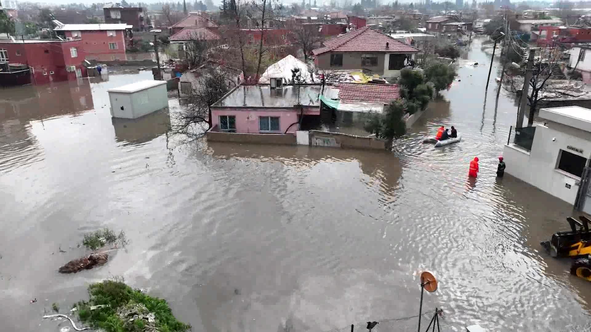 ANTALYA BÜYÜKŞEHİR BELEDİYE BAŞKANI BÖCEK, SELİN VURDUĞU MAHALLELERDE, ÇALIŞMALARI KOORDİNE ETTİ