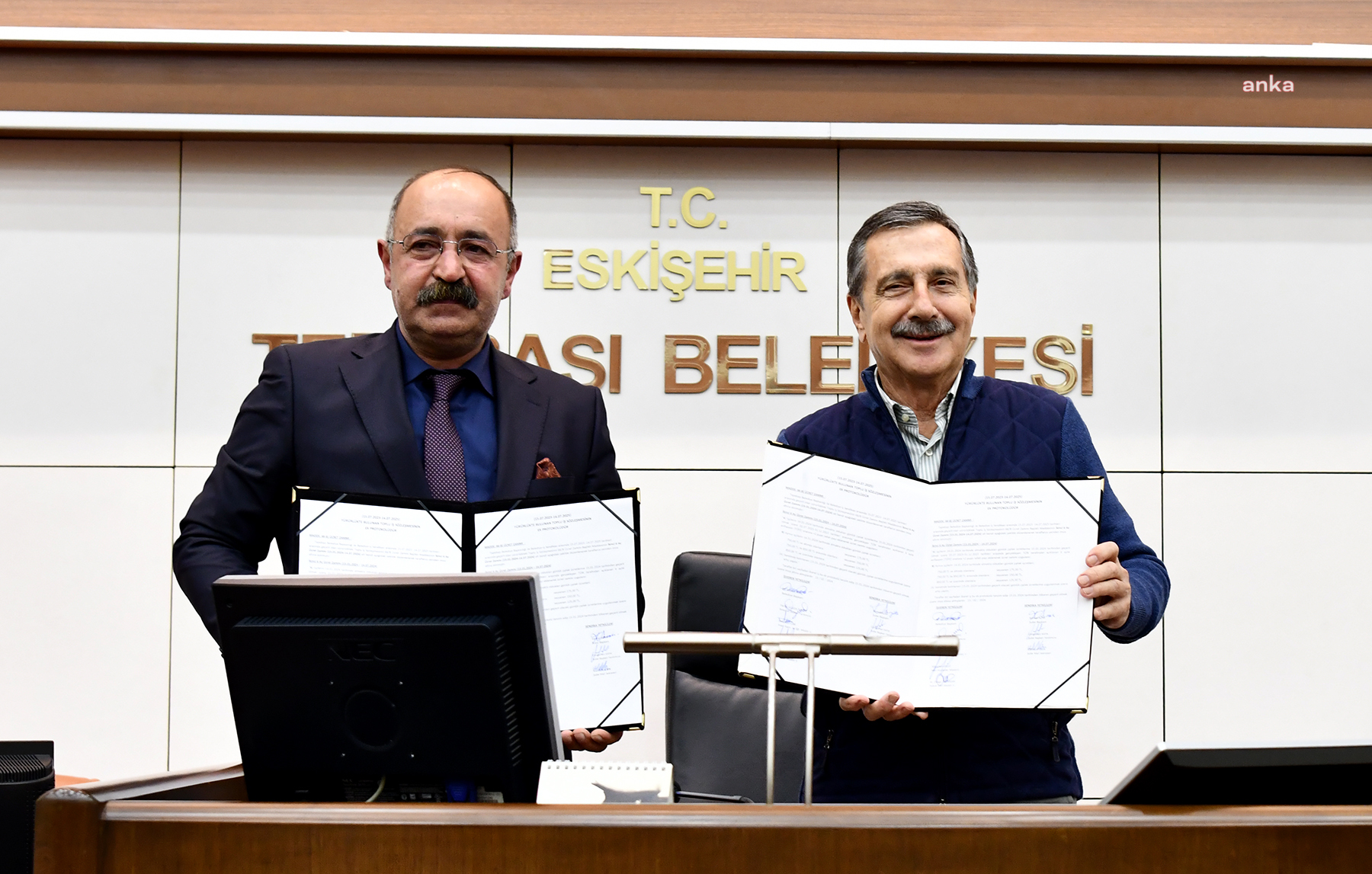 TEPEBAŞI BELEDİYESİ’NDE KADROLU İŞÇİLERE YÜZDE 65 ZAM
