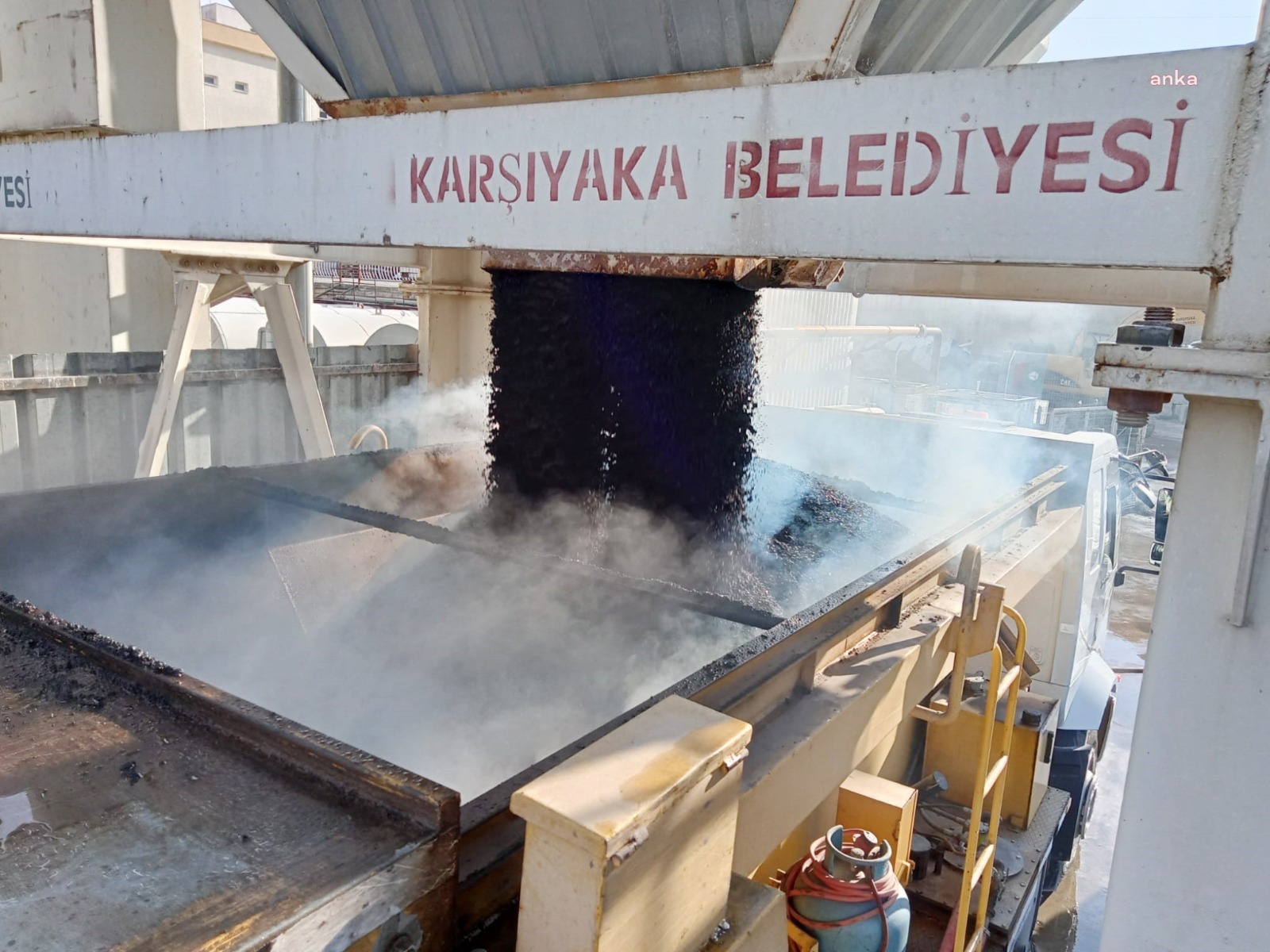 KARŞIYAKA BELEDİYESİ’NDEN YOLLARA MODERN DOKUNUŞ