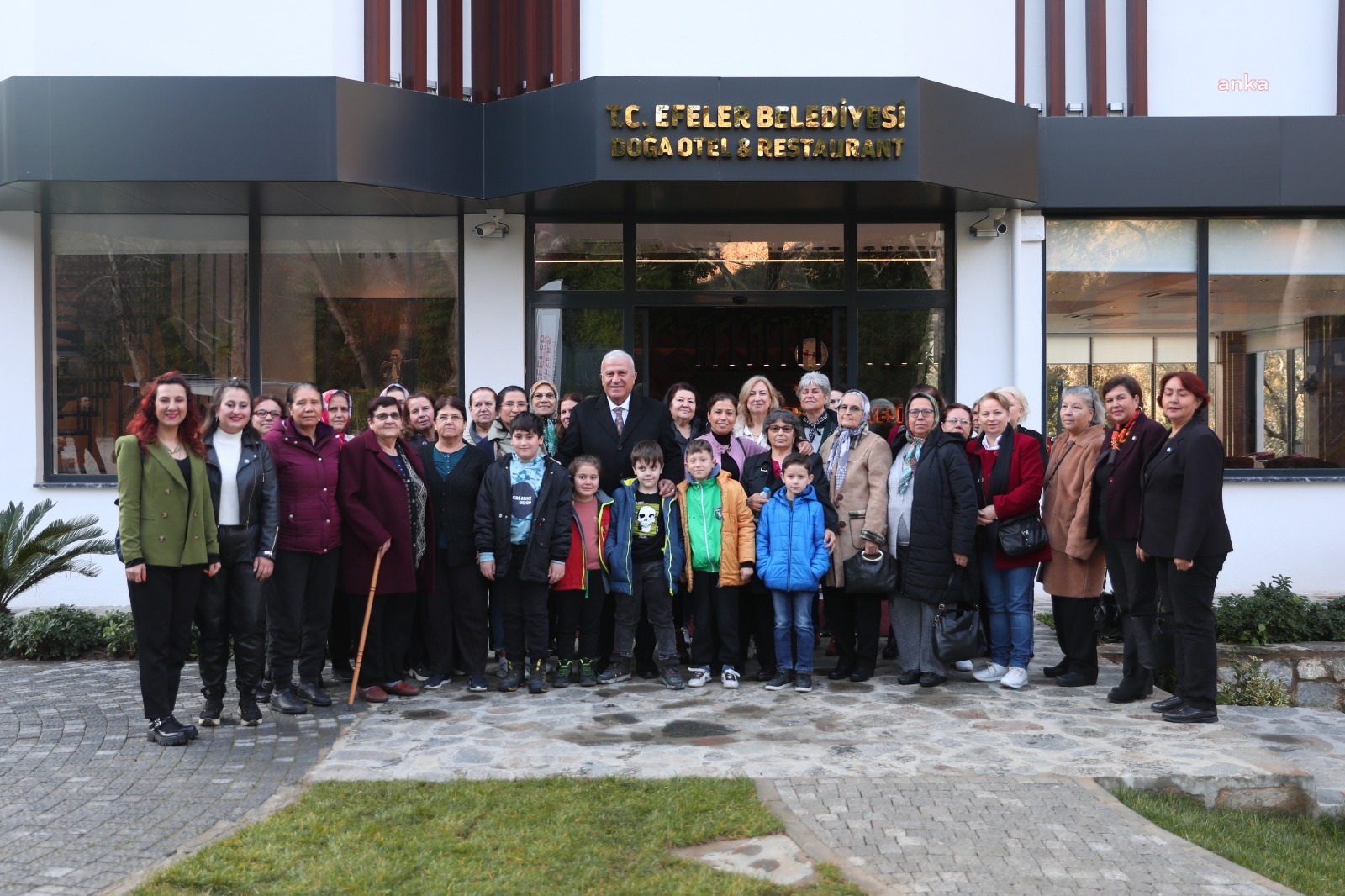 EFELER BELEDİYE BAŞKANI ATAY, İLÇELİ KADINLARLA BİR ARAYA GELMEYİ SÜRDÜRÜYOR