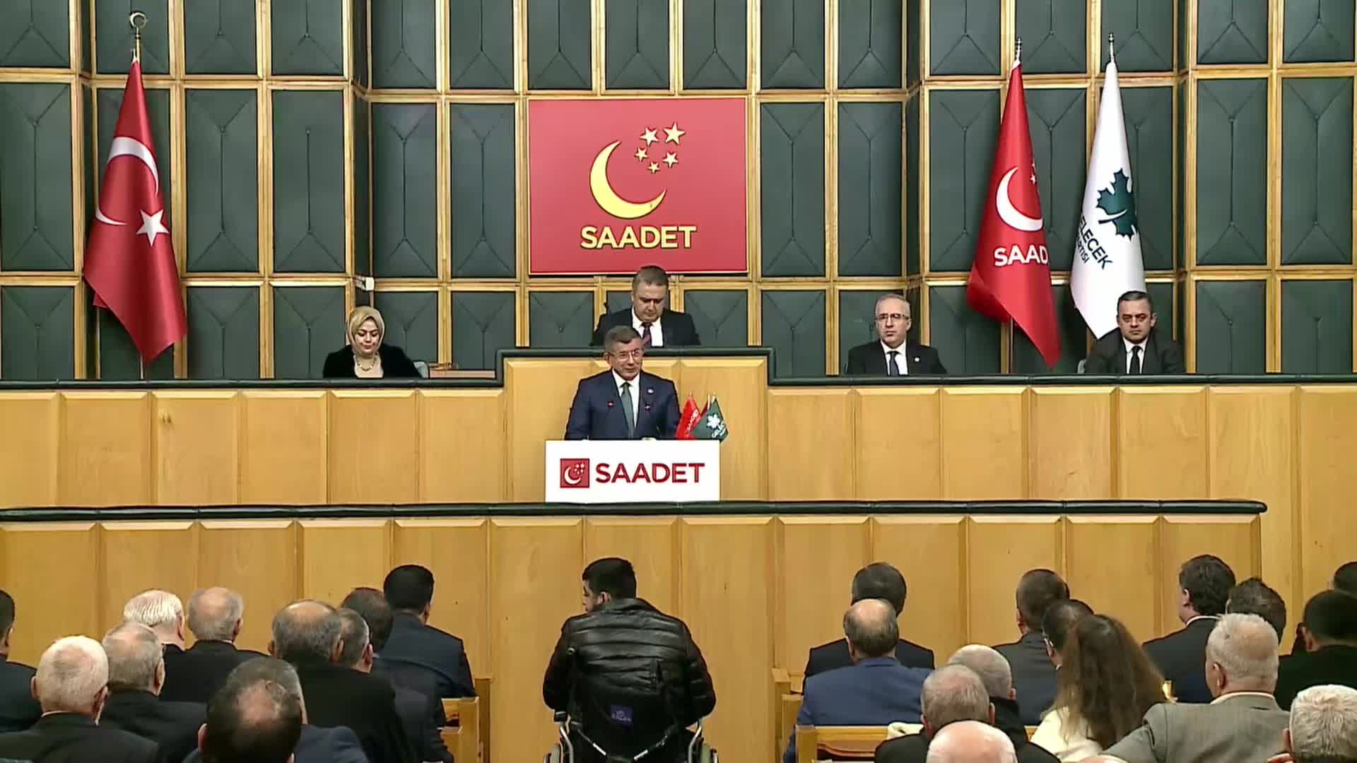 AHMET DAVUTOĞLU'NDAN İKTİDARA 'İLİÇ' TEPKİSİ: "SİZ ALTINLARA SARILMAYA ALIŞTINIZ, İNSANLARA DEĞİL, SİZ RANTA SARILMAYA ALIŞTINIZ, TABİATA DEĞİL" (2)