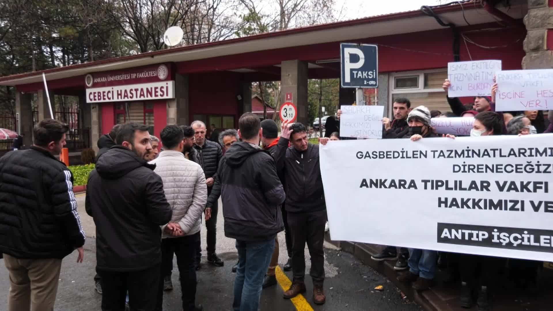 İŞTEN ÇIKARILAN ANTIP AŞ İŞÇİLERİ, HASTANE ÖNÜNDE EYLEM YAPTI: "YILLARCA ÜNİVERSİTE HOCALARINA, MİSAFİRLERİNE HİZMET VERDİK. YAPTIKLARI AHLAKSIZLIKTIR, HUKUKSUZLUKTUR"