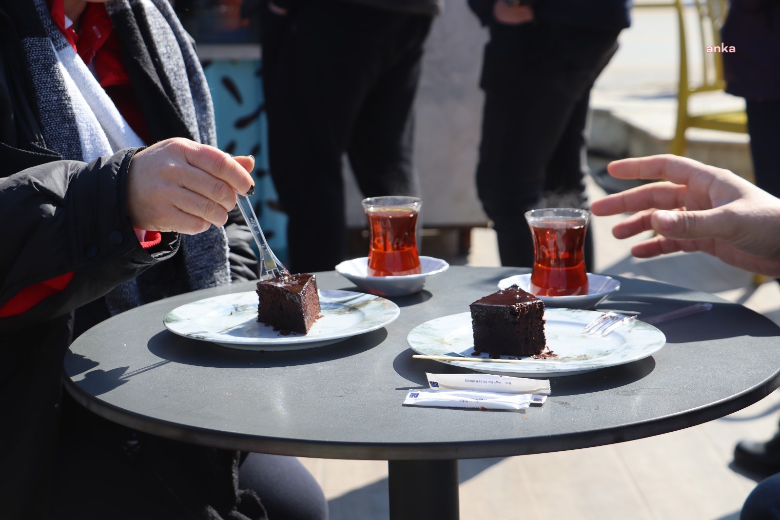 KUŞADASI BELEDİYESİ’NDEN ADALI KART SAHİPLERİNE 14 ŞUBAT’A ÖZEL PASTA VE ÇAY İKRAMI