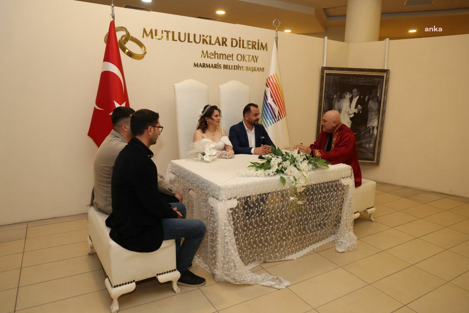MARMARİS BELEDİYESİ'NDEN SEVGİLİLER GÜNÜ'NDE EVLENEN ÇİFTLERE PASTA HEDİYESİ
