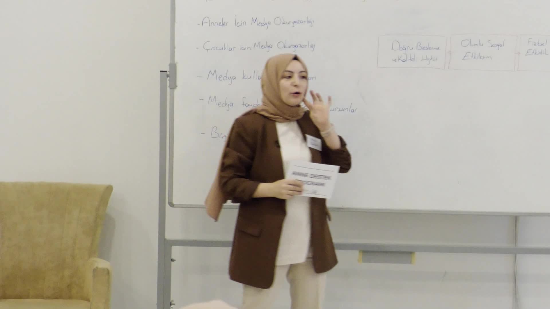 ESENYURTLU ANNELERE “ANNE DESTEK PROGRAMI” EĞİTİMİ