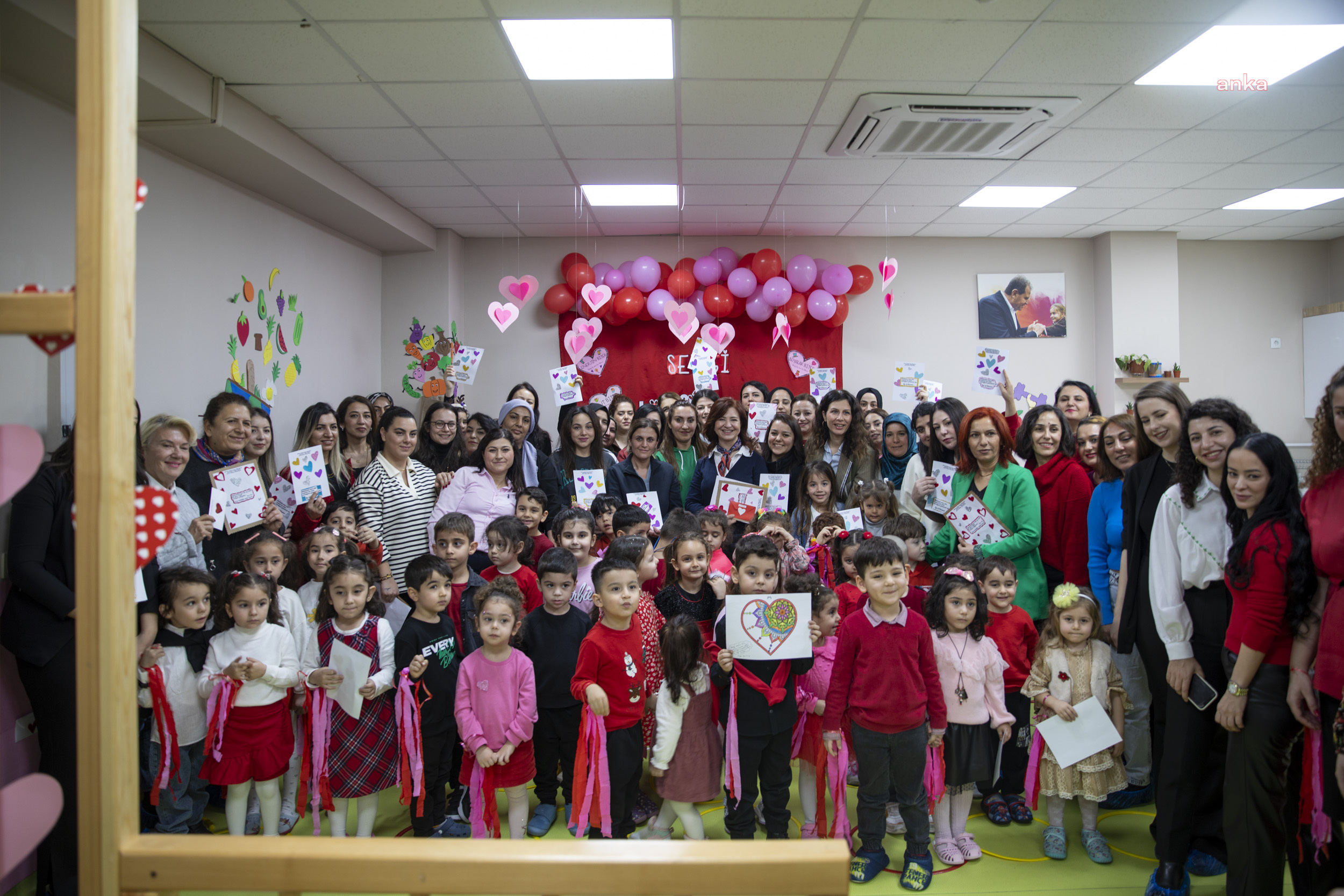 MERSİN BÜYÜKŞEHİR BELDİYESİ'NİN ÖĞRENCİLERİ, 14 ŞUBAT'I AİLELERİYLE KUTLADI