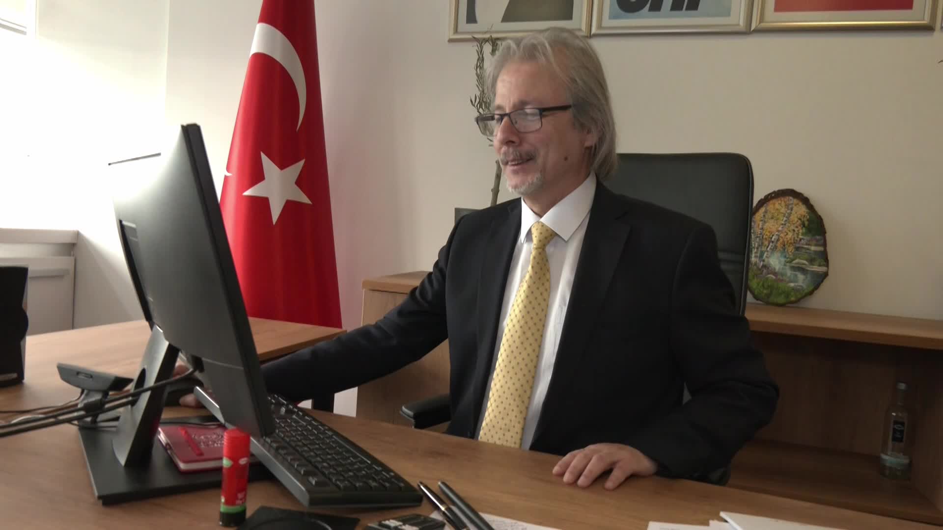 İLHAN UZGEL, ERDOĞAN-SİSİ GÖRÜŞMESİNİ DEĞERLENDİRDİ: “USTALIK DÖNEMİNDE ERDOĞAN, DIŞ POLİTİKADA ONURSUZLUĞUN KİTABINI YAZDI”