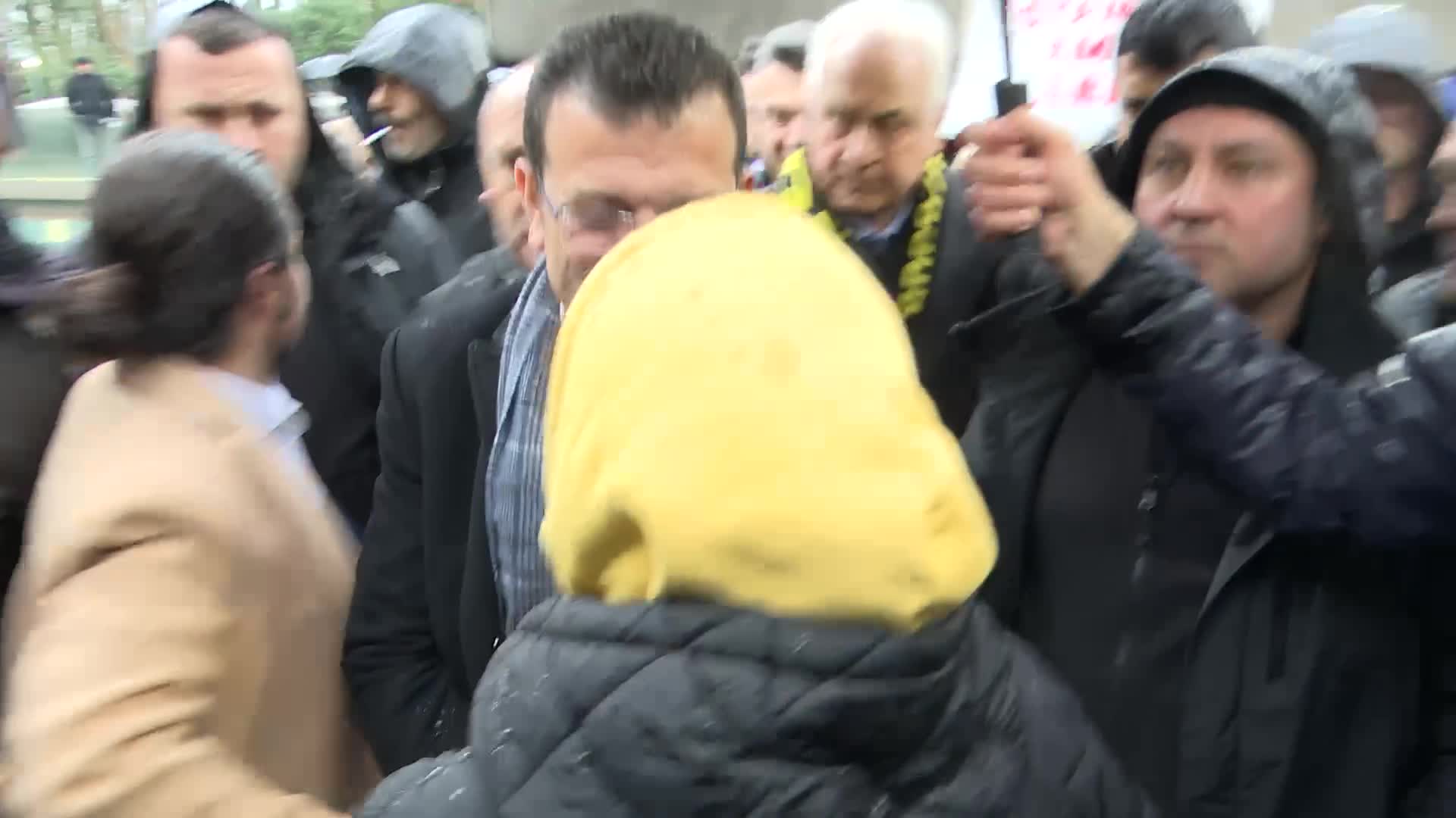 İMAMOĞLU: “KENDİ SORUMLULUKLARINI SAVURMAK İSTEYENLER ANCAK BÖYLE TAŞLAR ATABİLİR. EKREM İMAMOĞLU'YLA UĞRAŞACAKLARINA; MALTEPE'DE, TUZLA'DA, GÜNGÖREN'DE 5-6-7 YILDIR BİTİREMEDİKLERİ KONUTLARI TESLİM ETSİNLER”