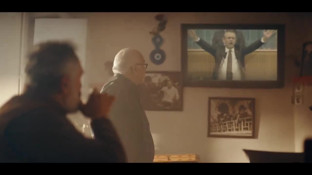 ÖZGÜR ÖZEL, BELEDİYE BAŞKAN ADAYLARININ TANITIM FİLMİNİ PAYLAŞTI