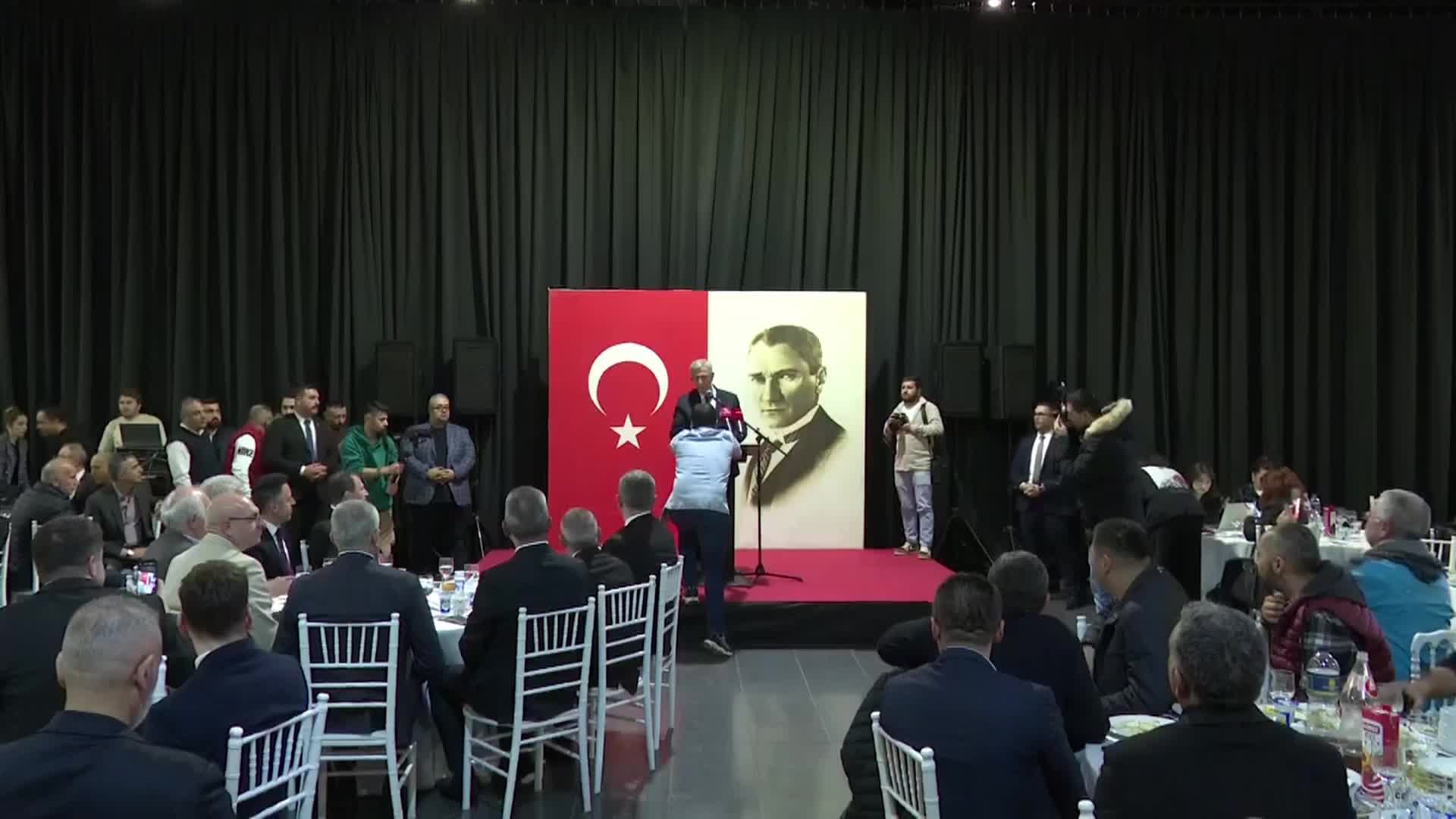 MANSUR YAVAŞ, ANKARA ŞOFÖRLER ESNAF VE SANATKARLAR ODALARI BİRLİĞİ YÖNETİMİ VE ANKARA'DAKİ TAKSİ ŞOFÖRLERİYLE BULUŞTU