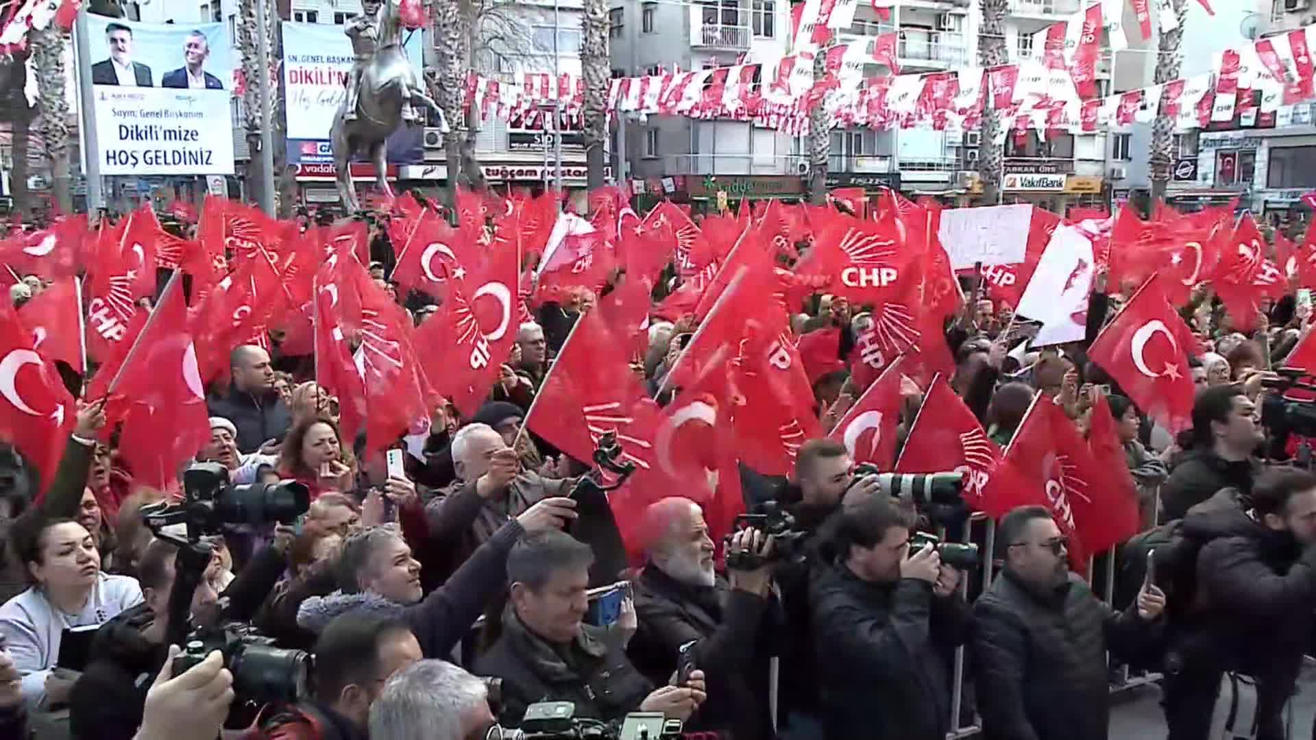 CUMHURİYET HALK PARTİSİ GENEL BAŞKANI ÖZGÜR ÖZEL: “BÜTÜN DEMOKRATLAR BİRLEŞİN VE KENTLERİNİZİ TEK ADAMDAN KORUYUN, CUMHURİYETİ KORUYUN”