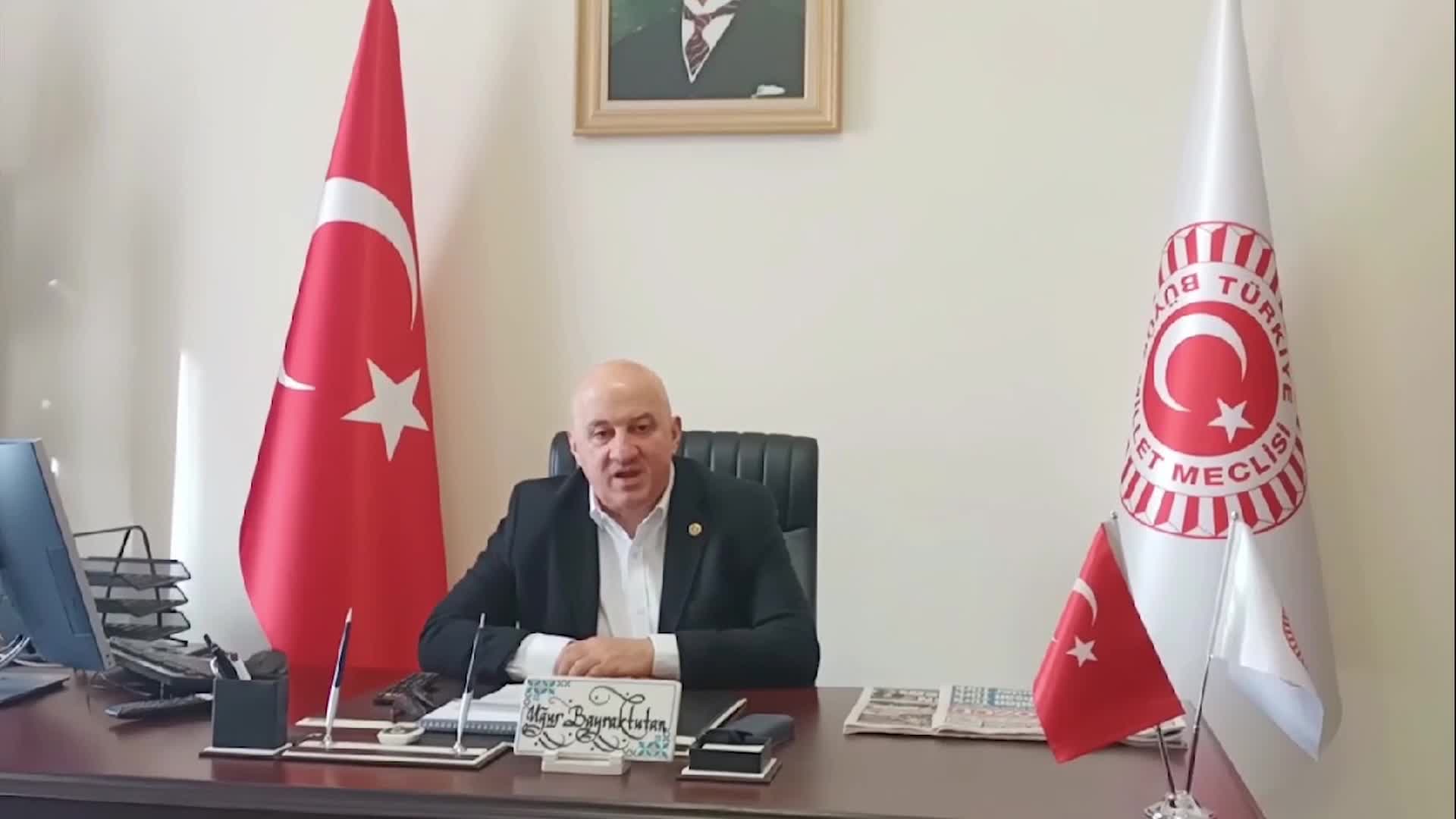 ARTVİN HOPA’DA SEBZE YÜKLÜ KAMYONET TIRA ÇARPTI…
