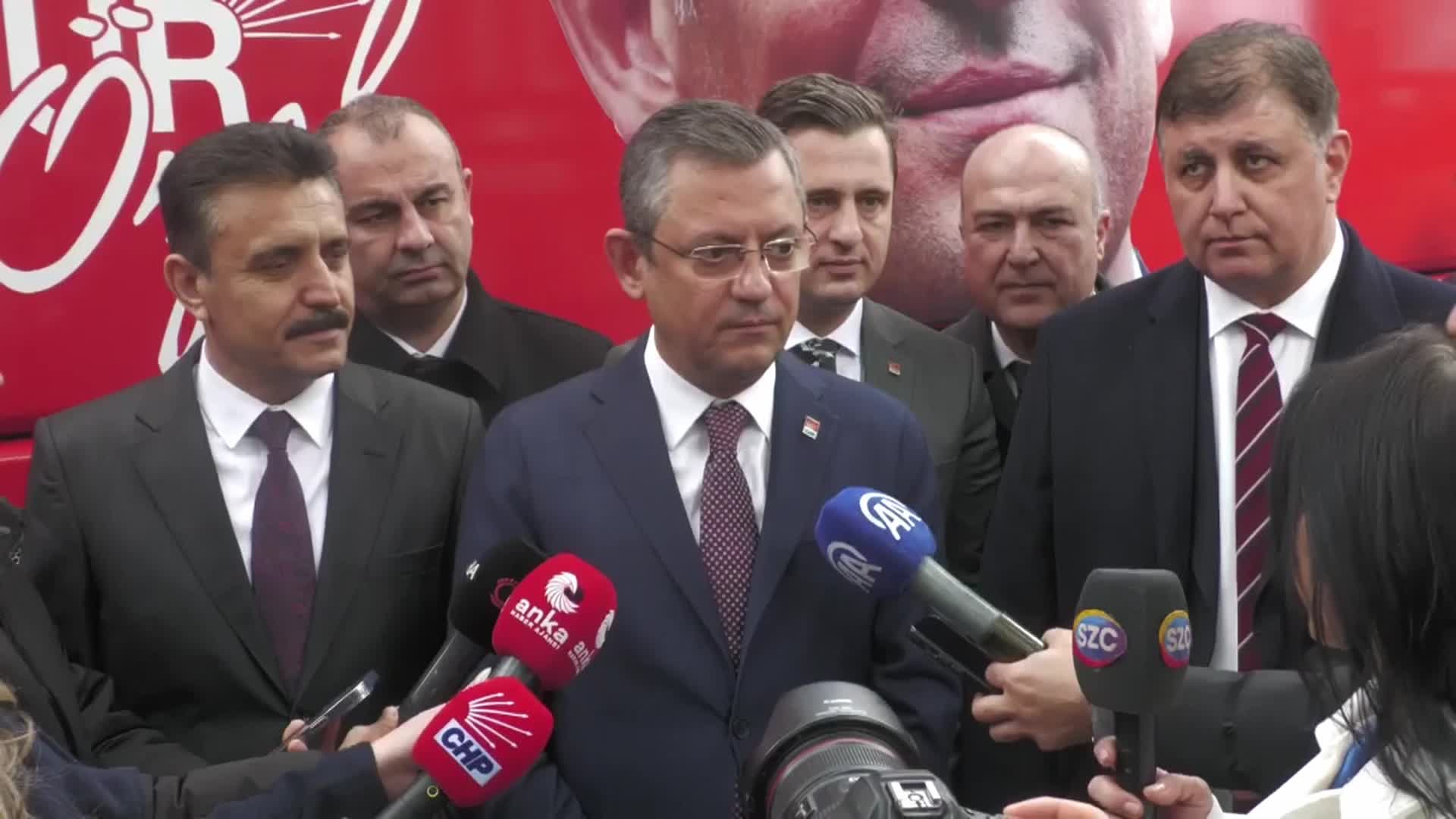 CUMHURİYET HALK PARTİSİ GENEL BAŞKANI ÖZGÜR ÖZEL, SORULARI YANITLADI: HATAY’DA VE BÜTÜN DEPREM BÖLGESİNDE NE YAŞANDIYSA, BUNUN YÜZDE 99’U ÜLKEYİ YÖNETEN İKTİDAR İLE İLGİLİ