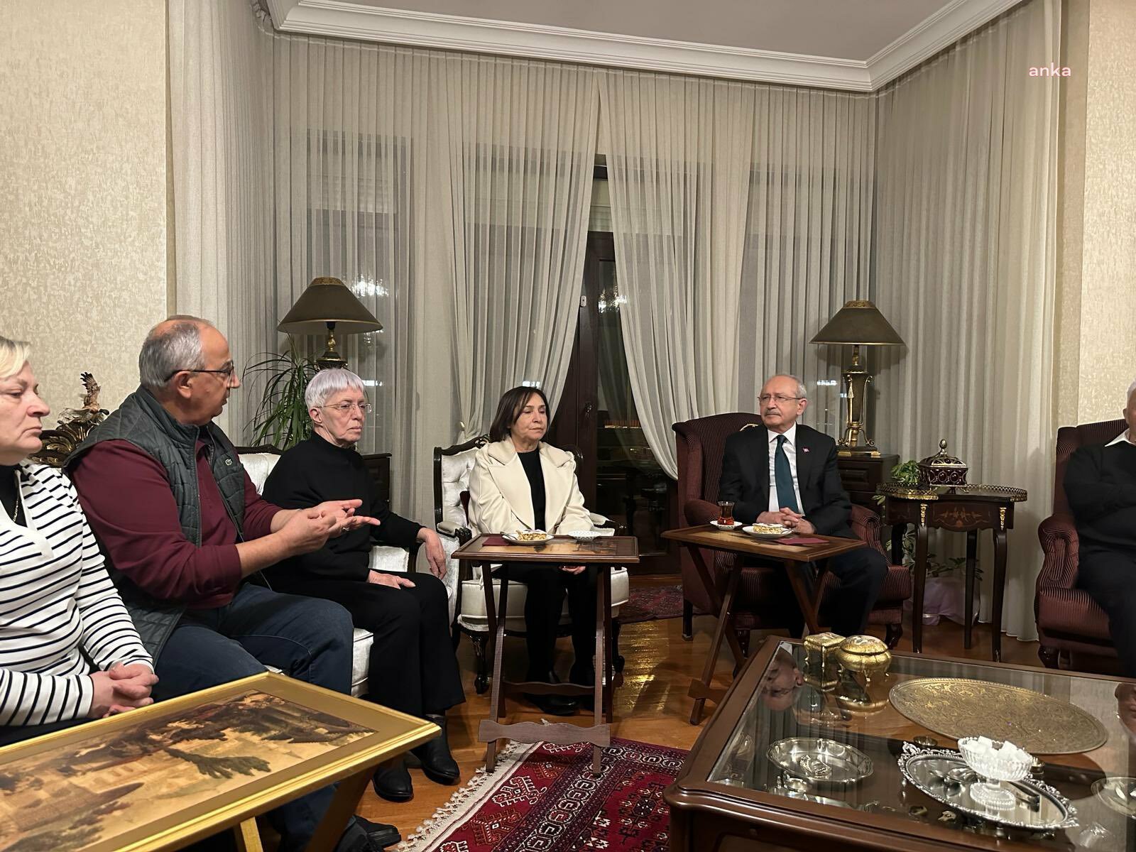 KEMAL KILIÇDAROĞLU VE SELVİ KILIÇDAROĞLU, YAŞAMINI YİTİREN ESKİ 3. ORDU KOMUTANI BERK'İN AİLESİNE TAZİYE ZİYARETİNDE BULUNDU