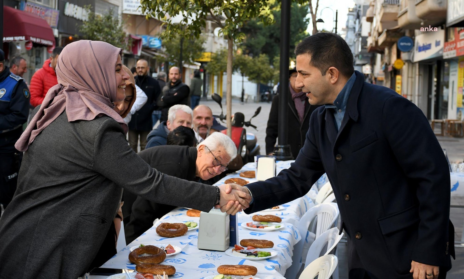 KUŞADASI BELEDİYE BAŞKANI GÜNEL: “GEÇMİŞ DÖNEMLERDE KUŞADASI ESNAFI, TURİSTİK ÇARŞIYA DÖKÜLEN BETONUN BİLE PARASINI ÖDEMEK ZORUNDA KALMIŞTI"