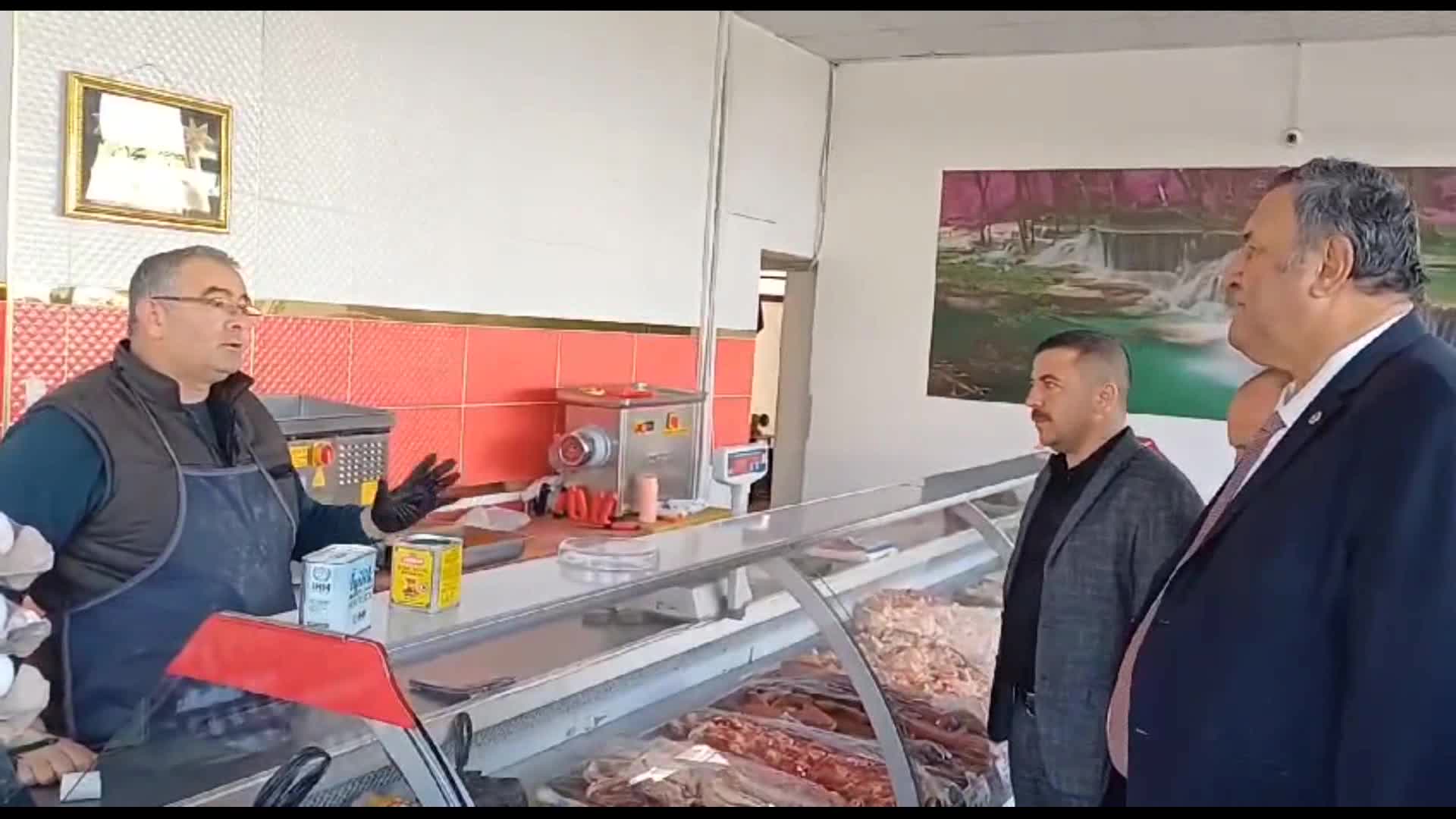 ÖMER FETHİ GÜRER'İN ZİYARET ETTİĞİ NİĞDELİ KASAP: "YA BU DEVEYİ GÜDECEĞİZ YA DA BU DİYARDAN GİDECEĞİZ. BİZE DE GİTMEK KALDI"