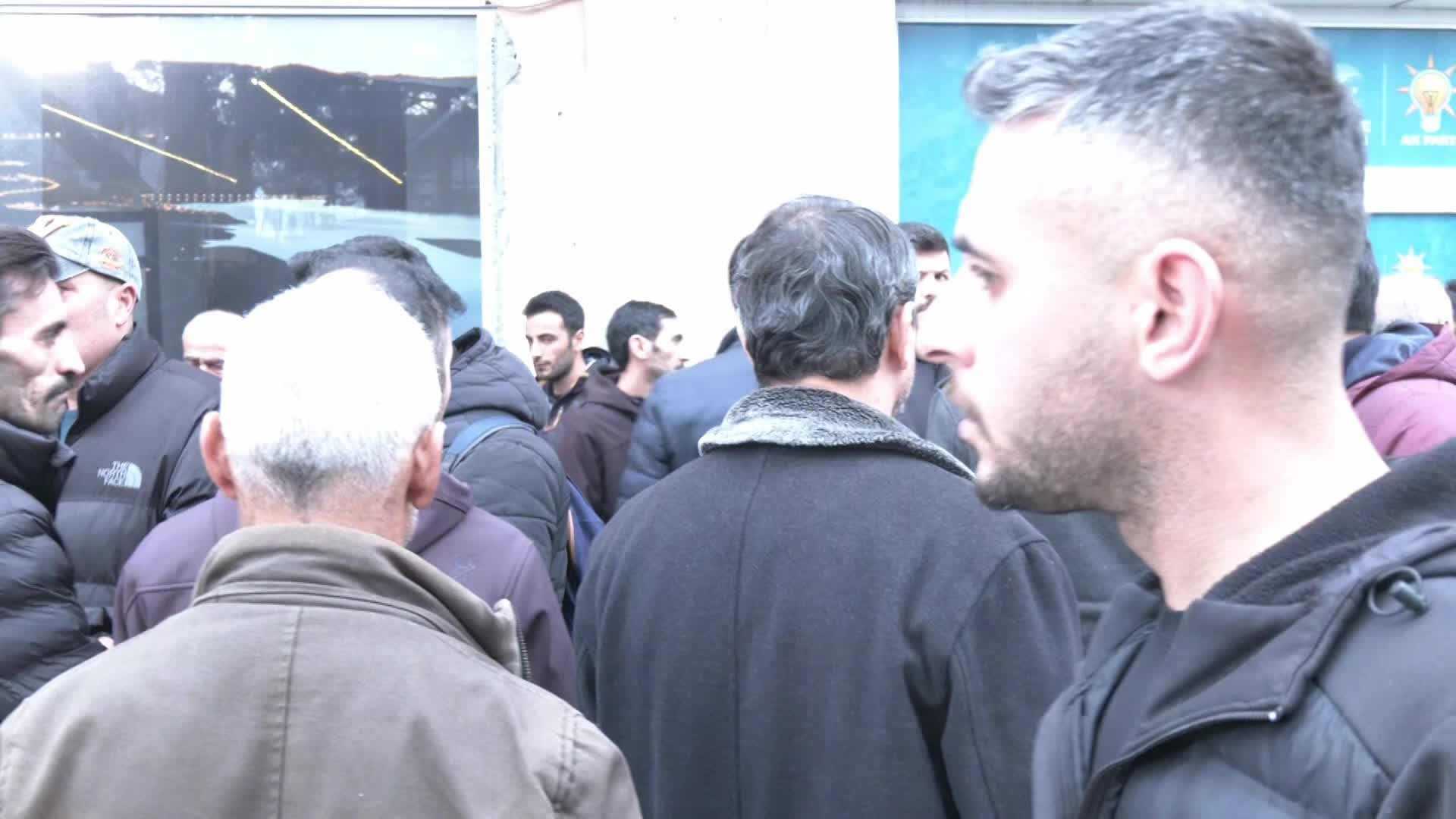 İLİÇ'TE ANAGOLD MADENCİLİK'TE YETKİLİ MADEN İŞ SENDİKASI, İŞÇİLER TARAFINDAN PROTESTO EDİLDİ... SENDİKA BAŞKANI GÜRBÜZ'DEN İŞÇİYE: "ŞOV YAPMA"