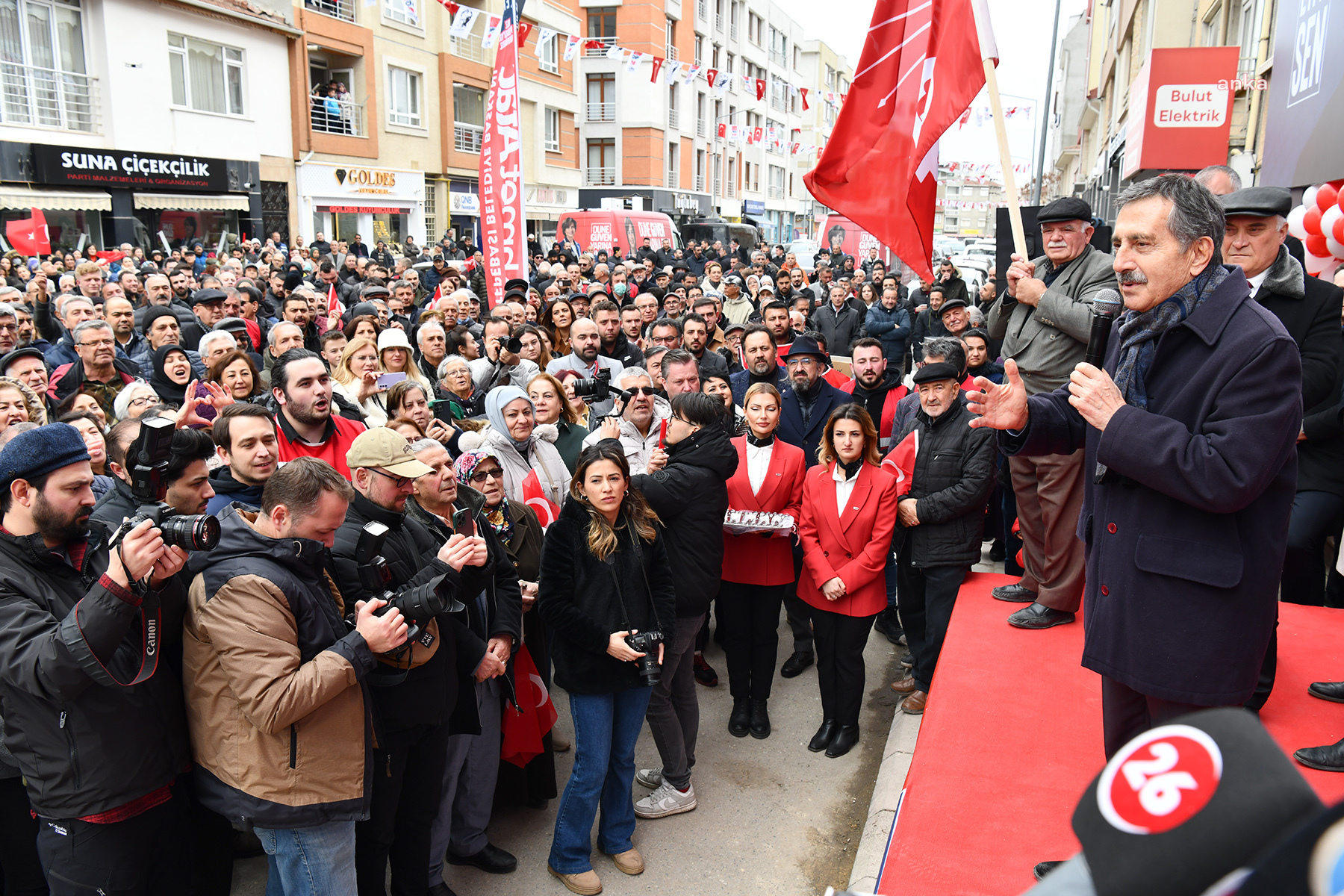 TEPEBAŞI BELEDİYE BAŞKANI ATAÇ, ÇAMLICA MAHALLESİ SEÇİM İLETİŞİM MERKEZİ’Nİ AÇTI