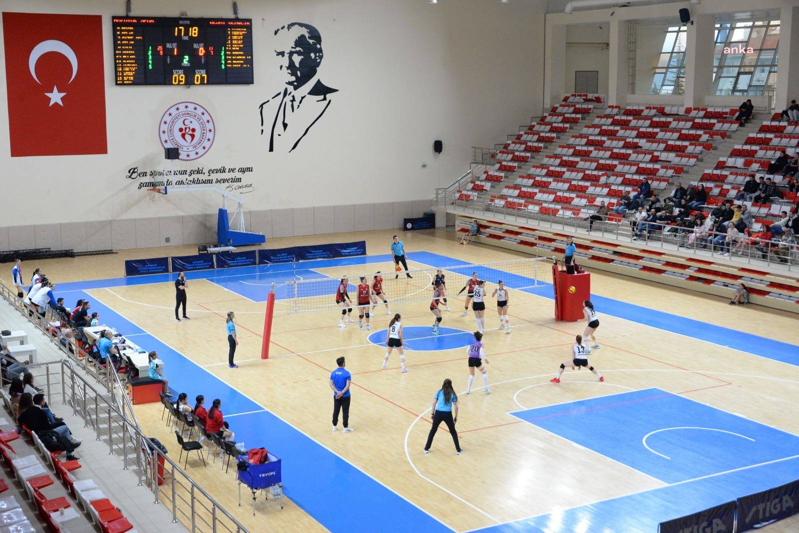 BOZÜYÜK BELEDİYESİ EĞİTİM VE SPOR KULÜBÜ VOLEYBOL TAKIMI 1. LİG YOLUNDA