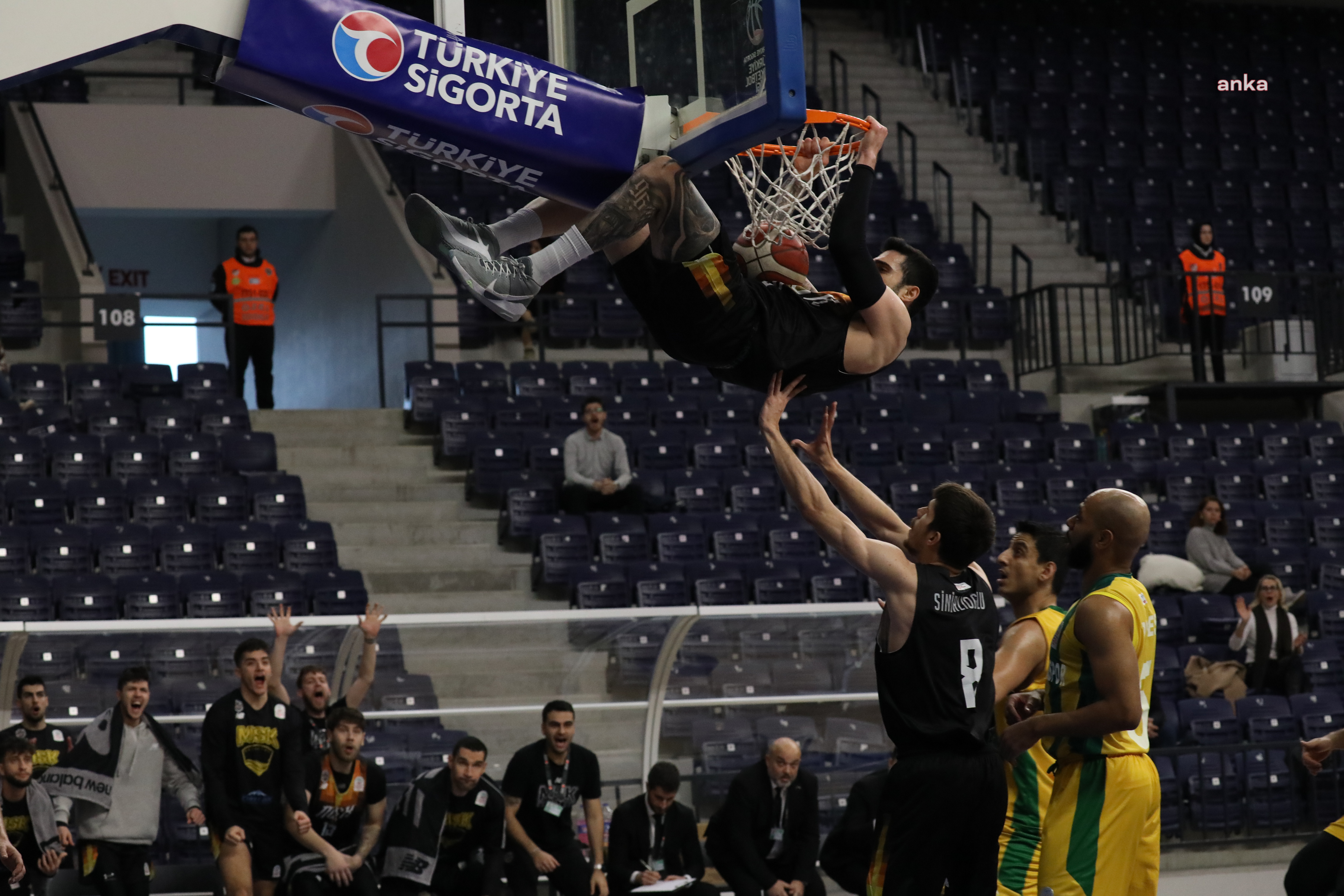 MERSİN BÜYÜKŞEHİR BELEDİYESİ ERKEK BASKETBOL TAKIMI, İSTANBUL DEPLASMANINDAN GALİBİYETLE DÖNDÜ