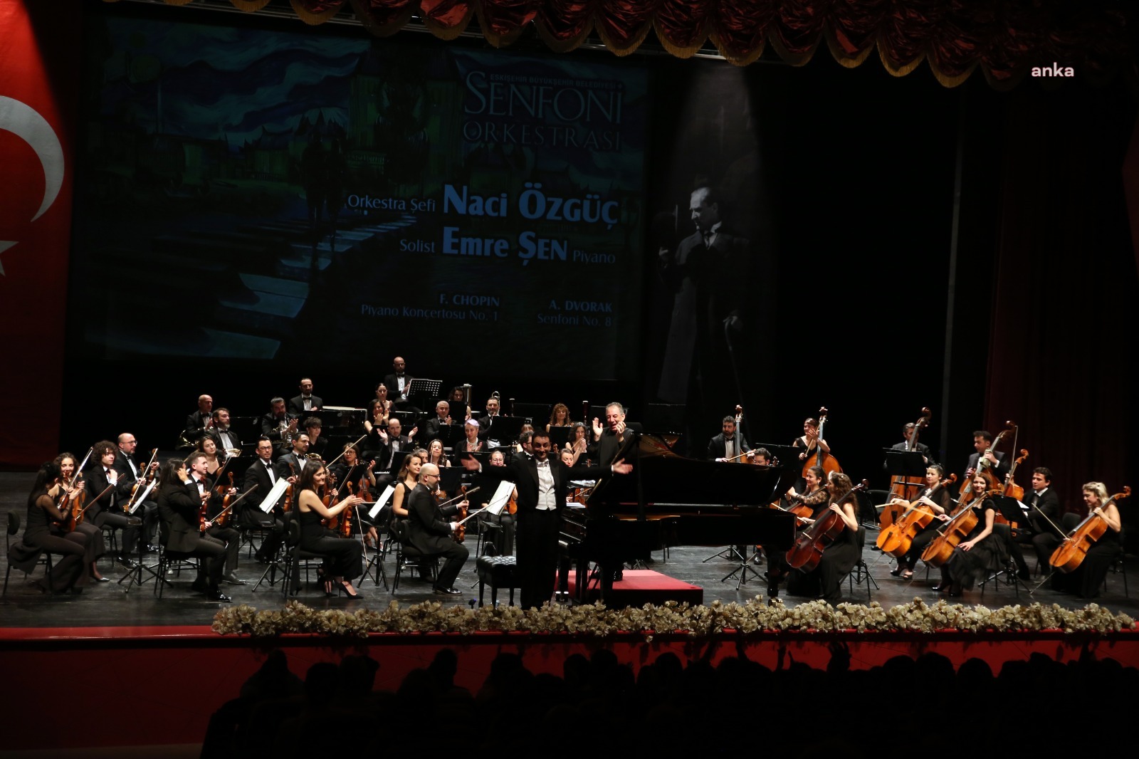 ESKİŞEHİR BÜYÜKŞEHİR BELEDİYESİ SENFONİ ORKESTRASI MÜZİKSEVERLERLE BULUŞTU
