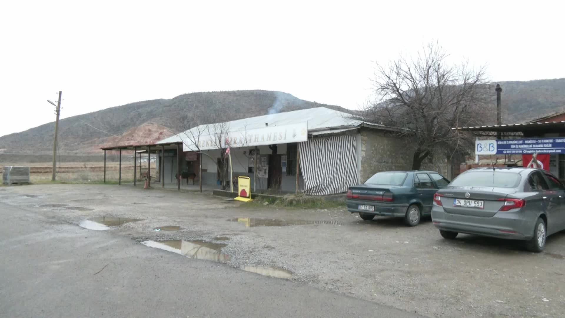 İLİÇ'TEKİ BAĞIŞTAŞ KÖYLÜLERİ "SİYANÜR SIZINTISI" TEHLİKESİ NEDENİYLE GEÇİM KAYNAĞI OLAN SÜT VE PEYNİRİNİ SATAMIYOR... "MEMURU, JANDARMASI HERKES BENDEN SÜT ALIRDI ŞU ANDA YOK"