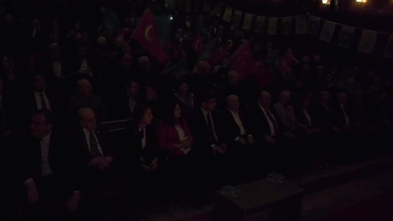 ÇORUM'DA KONUŞAN ERHAN USTA: “ERDOĞAN’IN RUH HALİNE GÖRE DIŞ POLİTİKA UYGULANIYOR”
