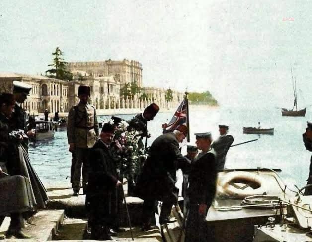 BEŞİKTAŞ BELEDİYE BAŞKANI AKPOLAT’TAN ŞEVKİ YILMAZ’IN ATATÜRK'E YÖNELİK HAKARET İÇEREN SÖZLERİNE TEPKİ: "‘HAYIRLA’ ANDIKLARINIZ BEŞİKTAŞ DOLMABAHÇE’DEN İNGİLİZ ZIRHLISINA BİNİP KAÇTI. HADDİNİZİ BİLECEKSİNİZ!”