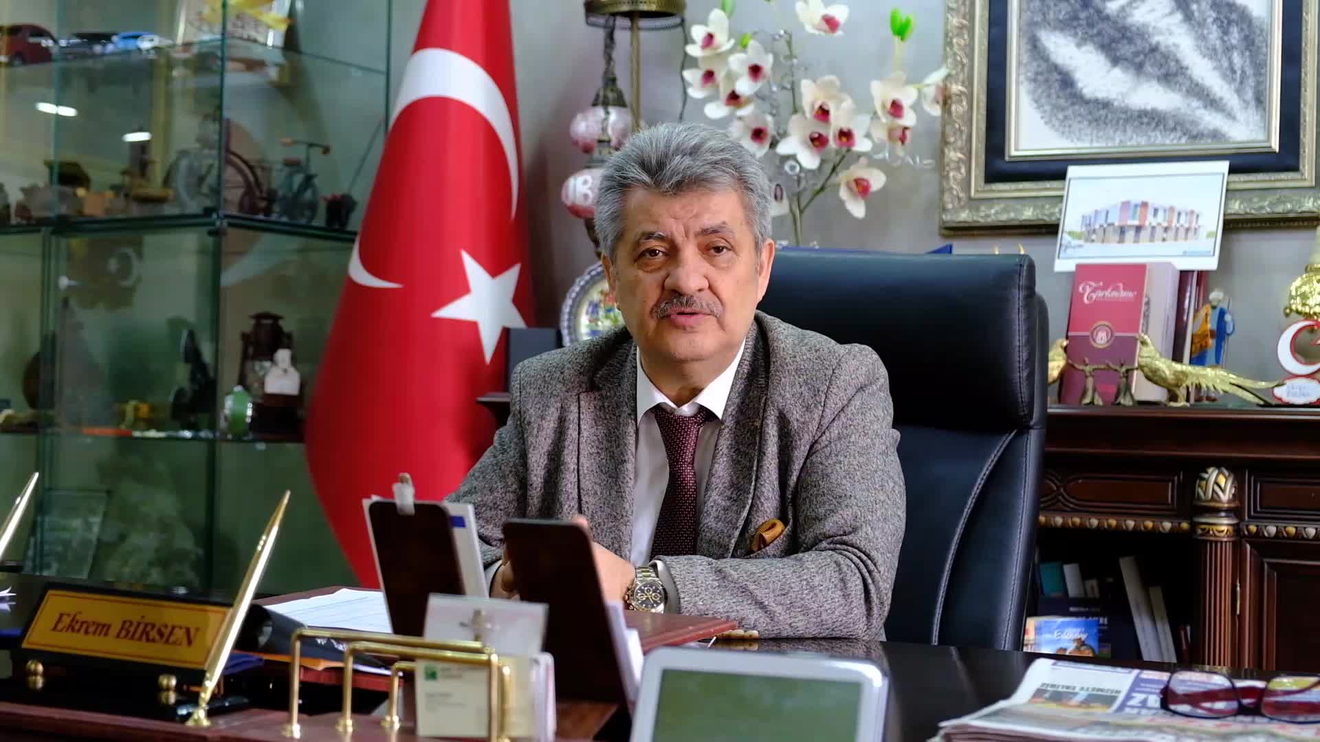 ESKİŞEHİR ESNAF VE SANATKARLAR ODALARI BİRLİĞİ BAŞKANI EKREM BİRSEN: "AVM’LER YERİNE CADDE VE SOKAKLARDAKİ TİCARET CANLANDIRILSIN"