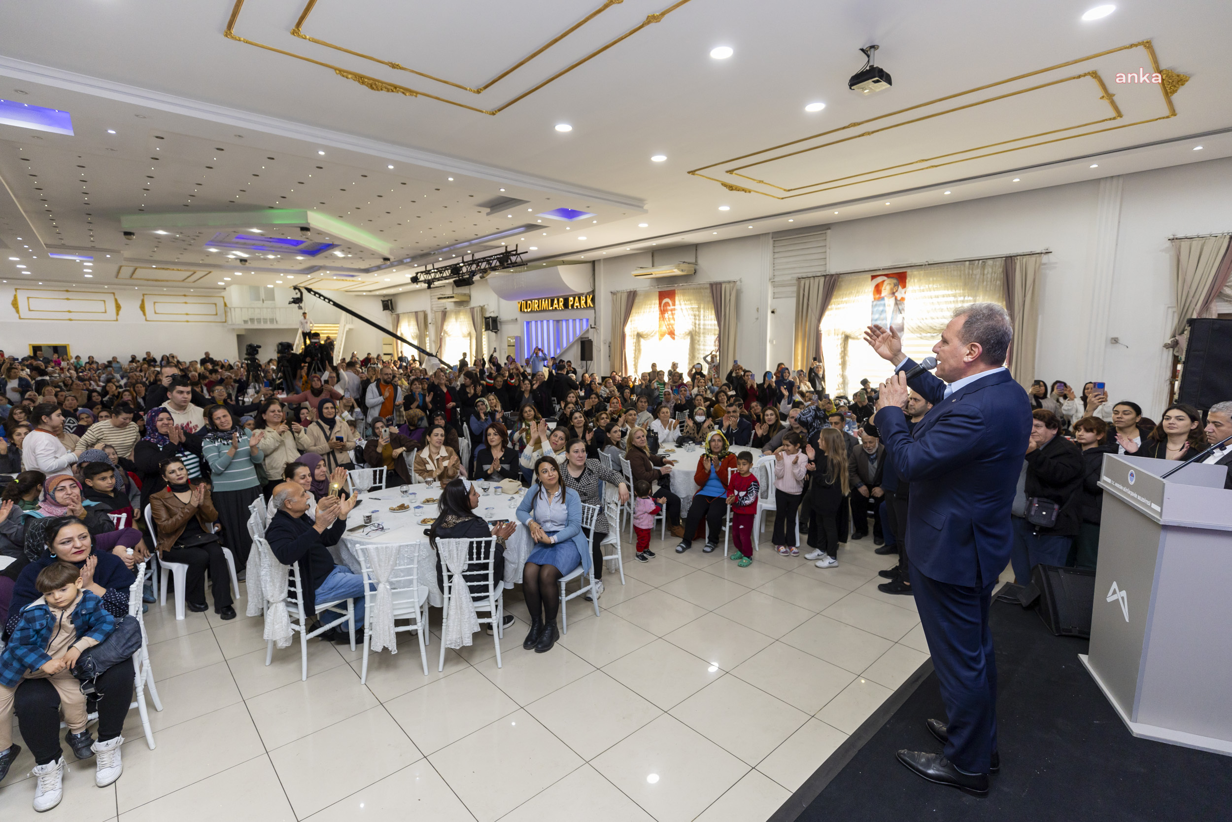 VAHAP SEÇER, MERSİN BÜYÜKŞEHİR’İN KURS MERKEZLERİNDEKİ ÖĞRENCİLERİN AİLELERİYLE BULUŞTU