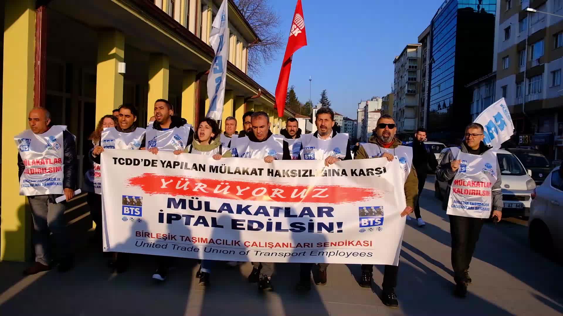 BİRLEŞİK TAŞIMACILIK ÇALIŞANLARI SENDİKASI'NDAN TCDD’YE MÜLAKAT TEPKİSİ: "ARKASI OLMAYAN İNSANLARIN YÜKSELME HAKKI MÜLAKATLARDA ELİNDEN ALINIYOR"