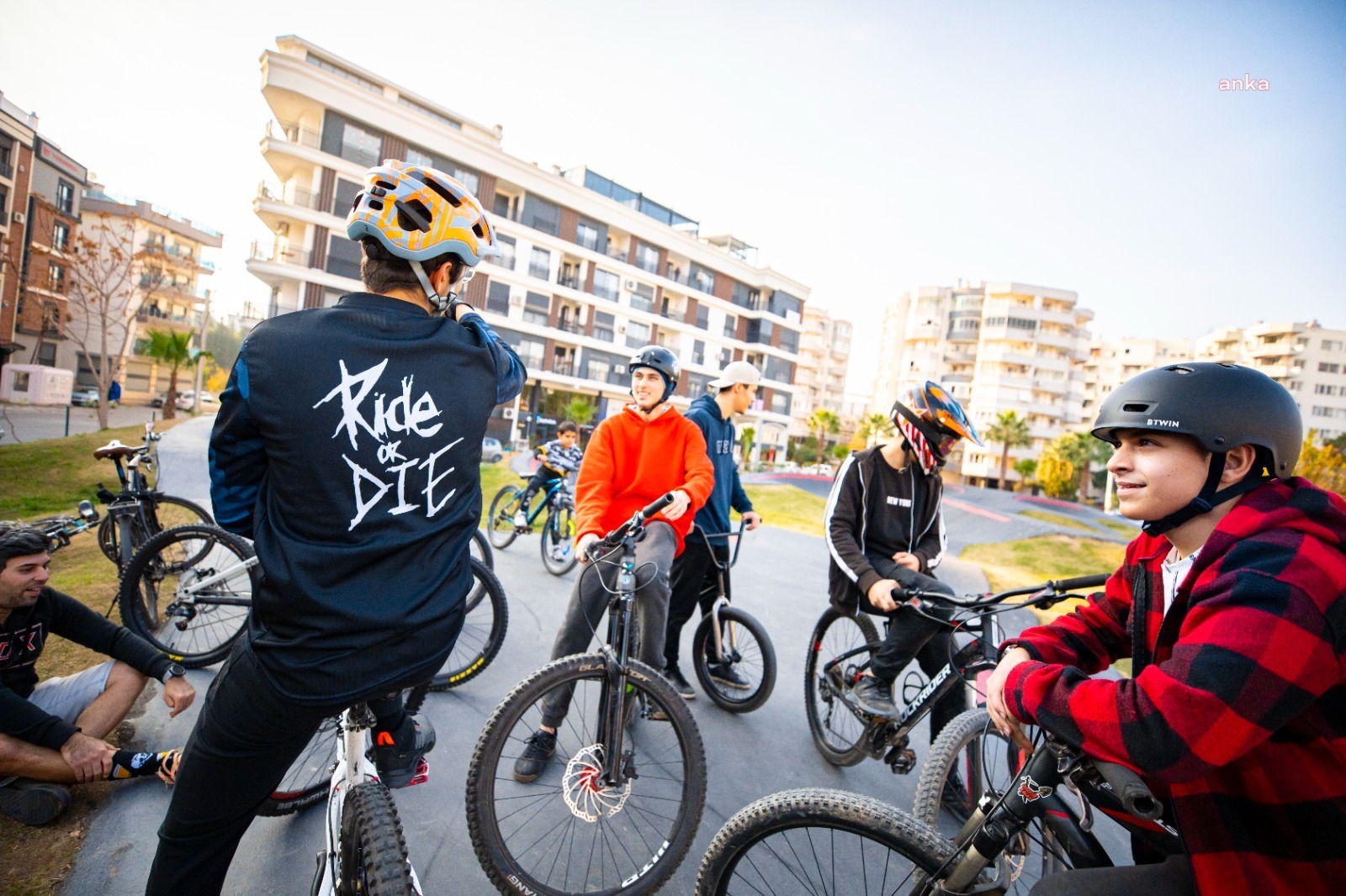 KARŞIYAKA’DA, HEYECANIN ADRESİ 'PUMP TRACK BİSİKLET PARKURU' OLDU