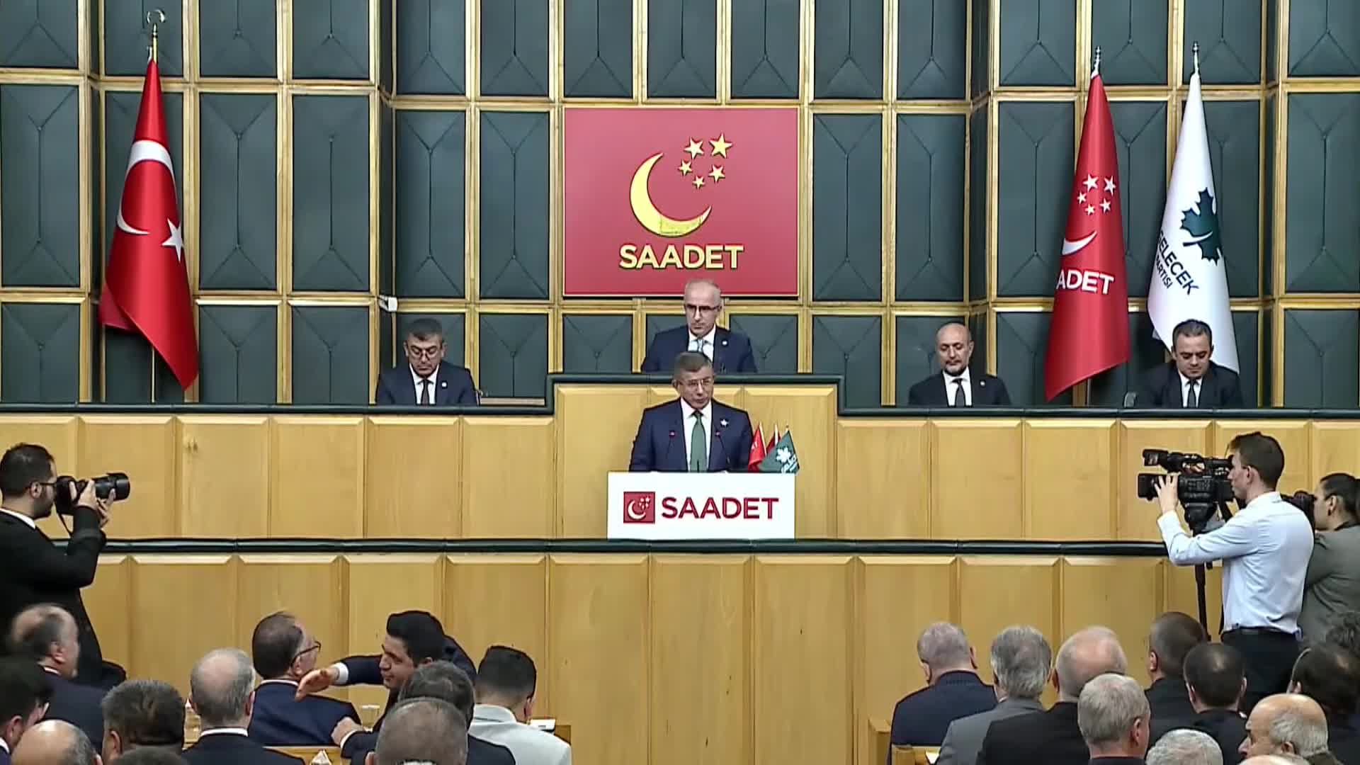 AHMET DAVUTOĞLU: İLİÇ'TE HALA 9 İŞÇİMİZ ÇIKARILMADI, YÜREĞİMİZ YANIYOR, KİM BUNUN SORUMLUSU? BORULAMA ŞEFİ ASLİ KUSURLU AMA O MADEN İÇİN ‘ÇED GEREKLİ DEĞİL’ DİYE İMZA ATAN BAKAN SUÇLU DEĞİL ÖYLE Mİ?