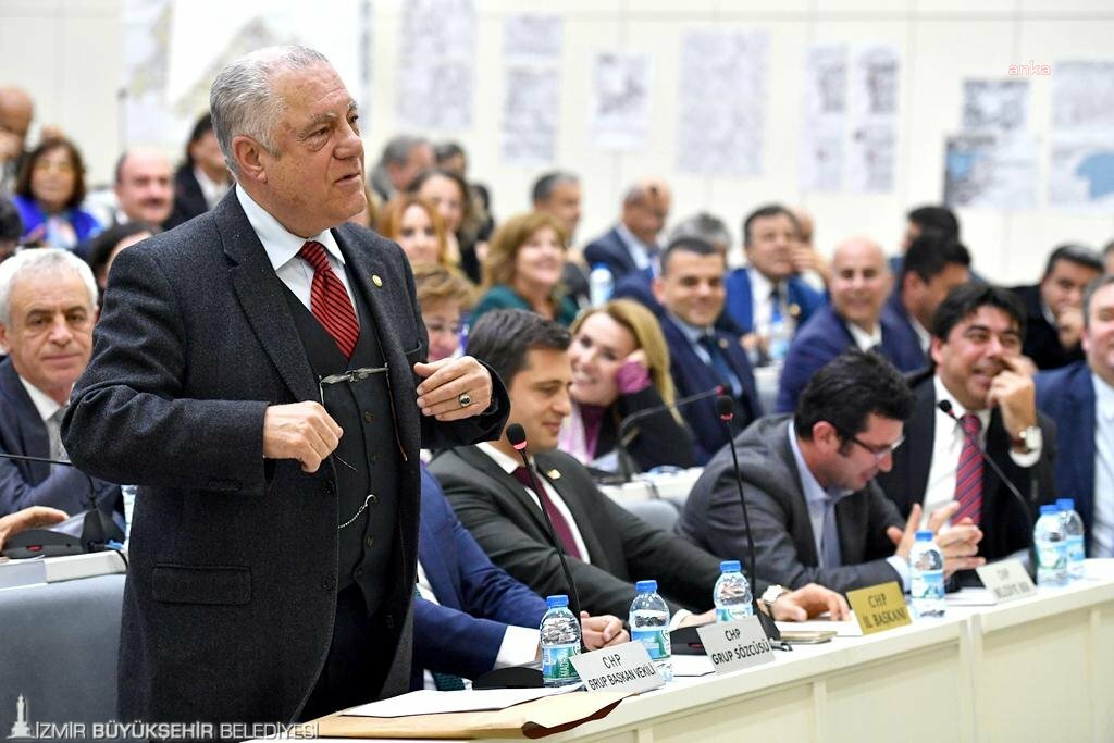 İZMİR'DE ESKİ BELEDİYE BAŞKANI SIRRI AYDOĞAN HAYATINI KAYBETTİ