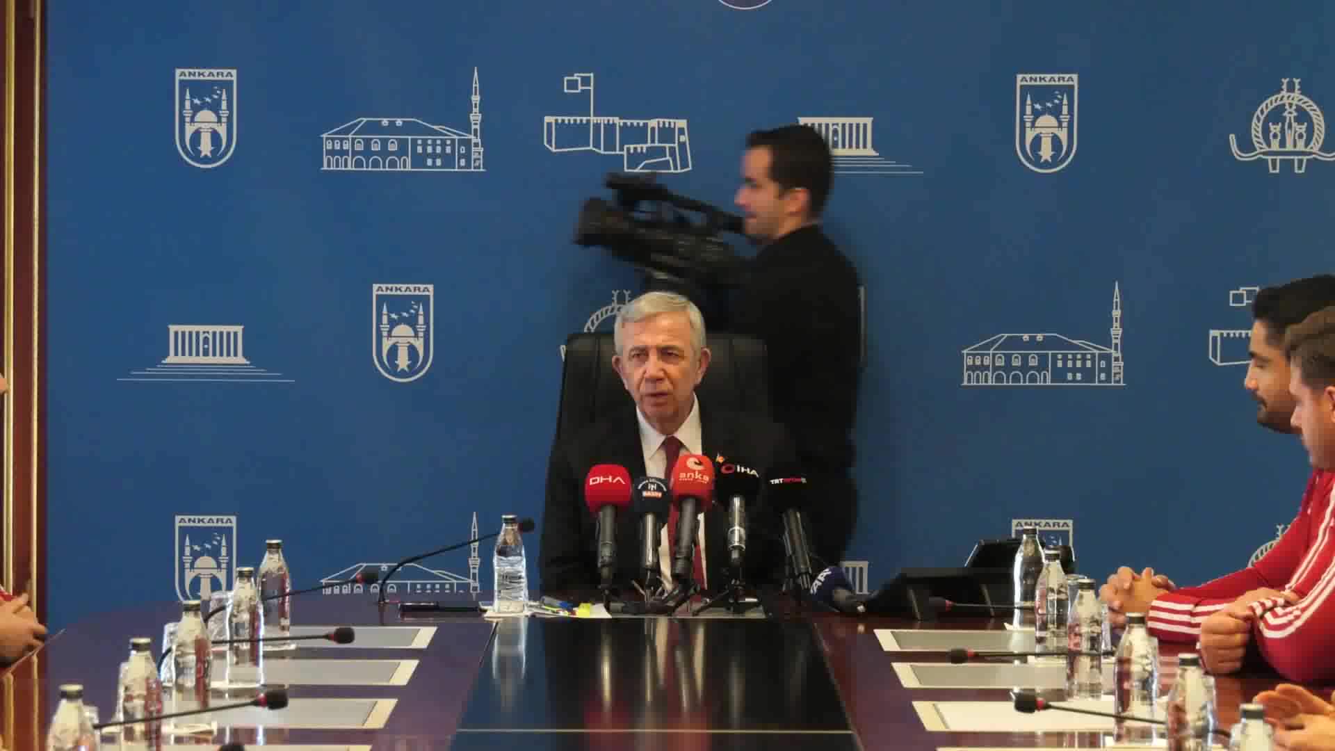 MANSUR YAVAŞ, AVRUPA ŞAMPİYONU SPORCULARI AĞIRLADI : “ALDIĞINIZ BAŞARILAR GÖĞSÜMÜZÜ KABARTTI”