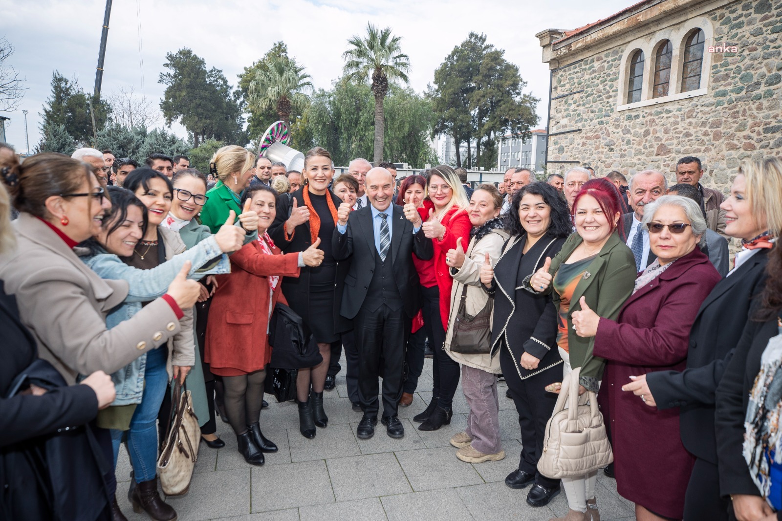 MUHTARLARDAN BAŞKAN SOYER’E TEŞEKKÜR: “BİLİN Kİ İZMİR’DE BİN 293 KARDEŞİNİZ VAR”