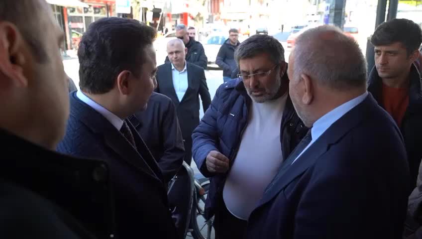 ALİ BABACAN’A OY PUSULASINA ‘EMEKLİYİM’ YAZACAĞINI SÖYLEYEN SAKARYALI YURTTAŞ: “ZAM GELİYOR CEBİME GİRMEDEN ALIYOR, OYU VERİP SANDIĞA GİRMEDEN BEN DE GERİ ALAYIM İSTİYORUM”