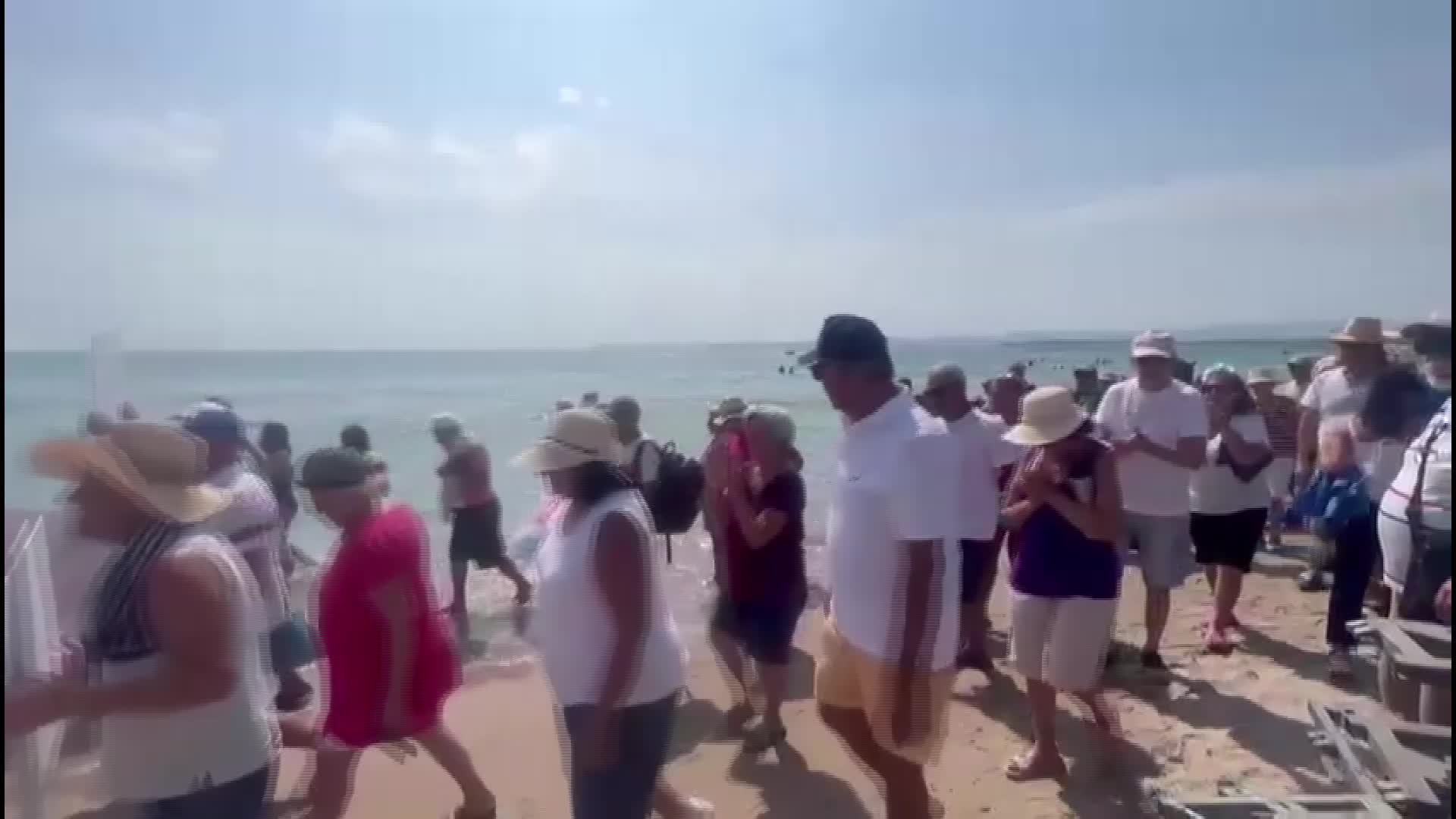 KADIN İŞÇİLER, "İŞ YOK ARTIK GELMEYİN" DENİLEREK FABRİKAYA ALINMADI: “ÇALIŞMA VE SOSYAL GÜVENLİK BAKANLIĞININ GÖZÜ ÖNÜNDE GERÇEKLEŞİYOR BUNLAR"
